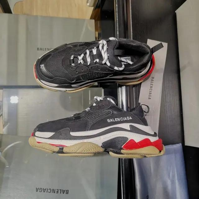 Balnciaga Triple S Black/Red tenisice — gornji prikaz