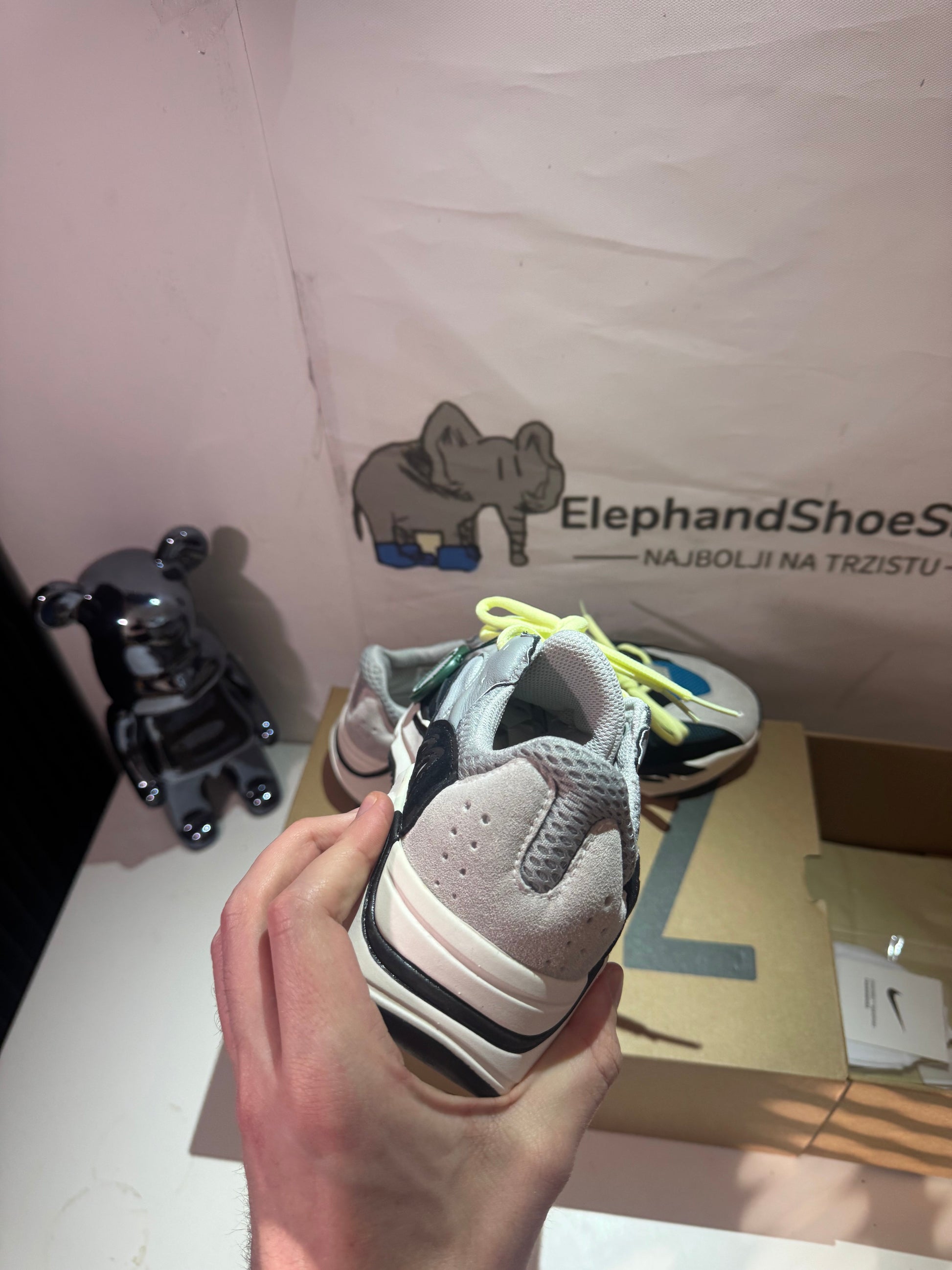 Yeezy 700 tenisice — detalj
