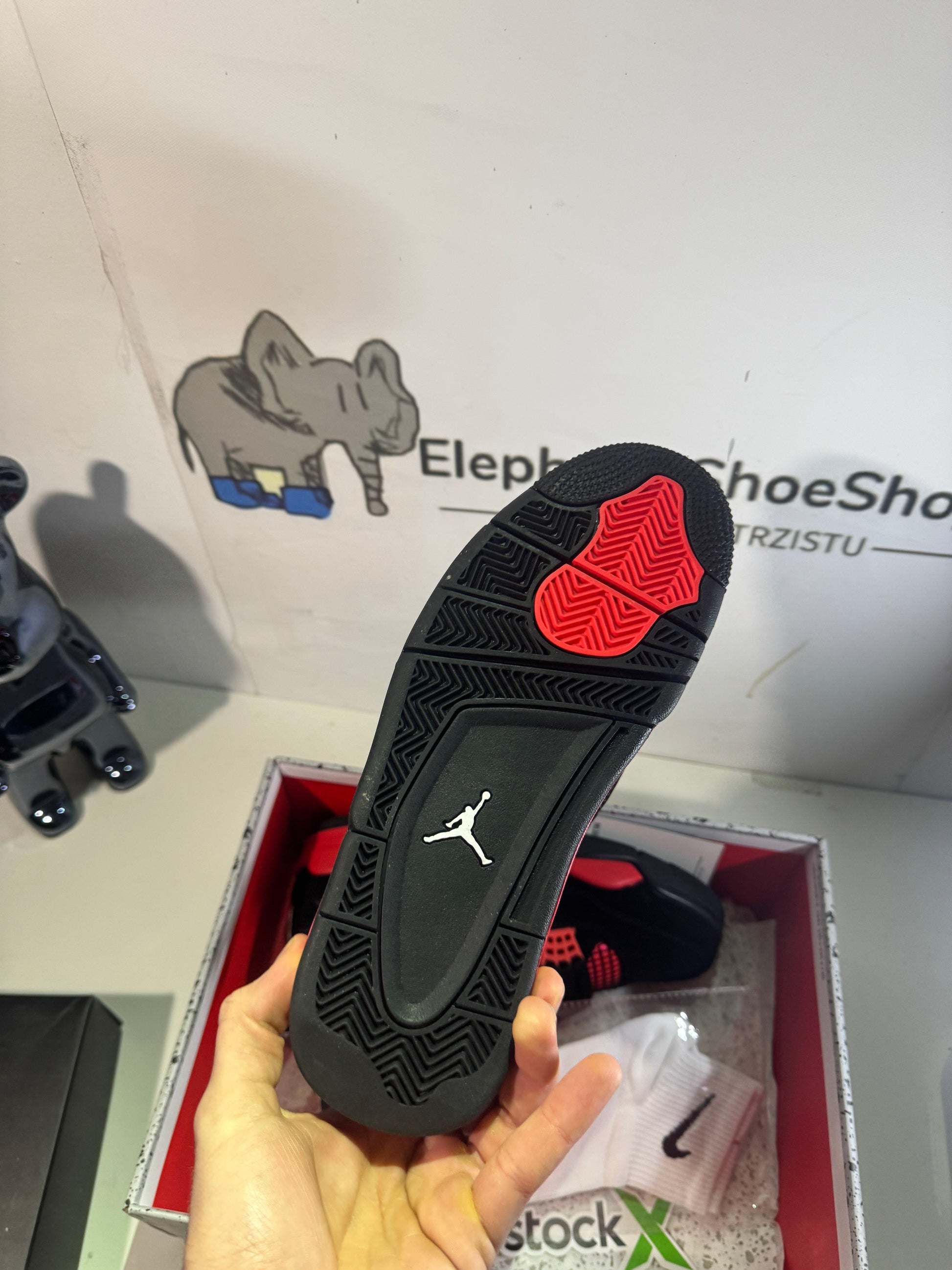 Jordan 4 Red tenisice — prednji prikaz