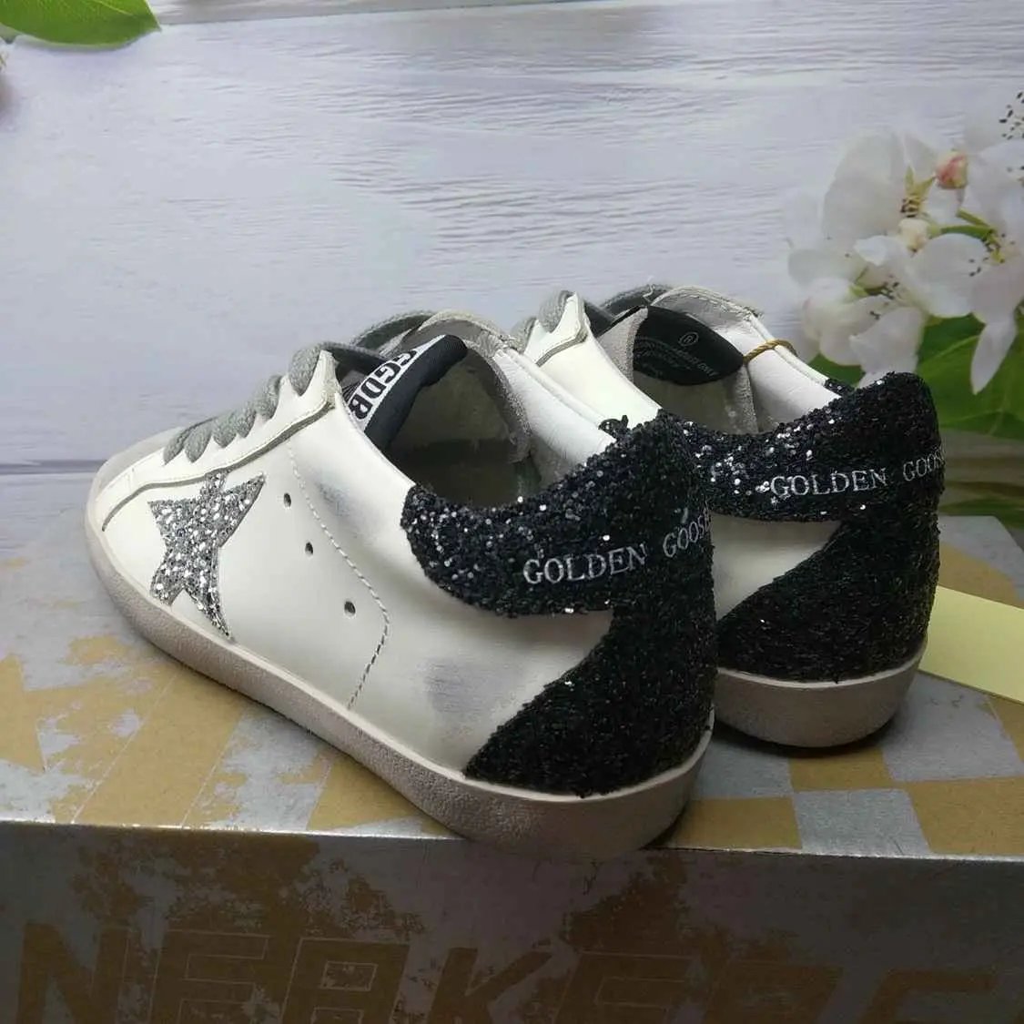 Golden Goose Dark Rose tenisice — detalj