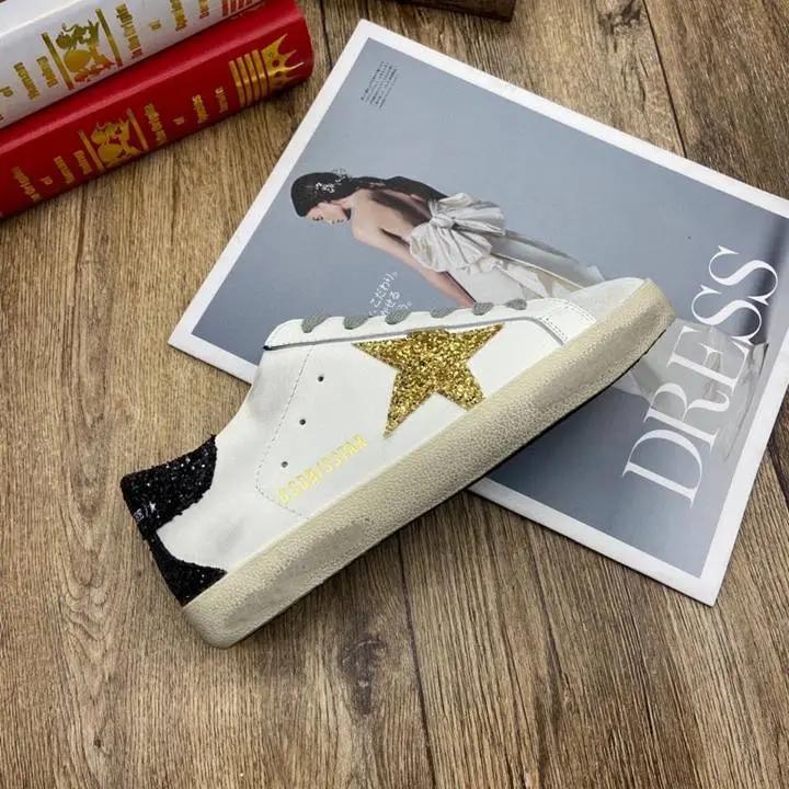 Golden Goose Gold / Black tenisice — prednji prikaz