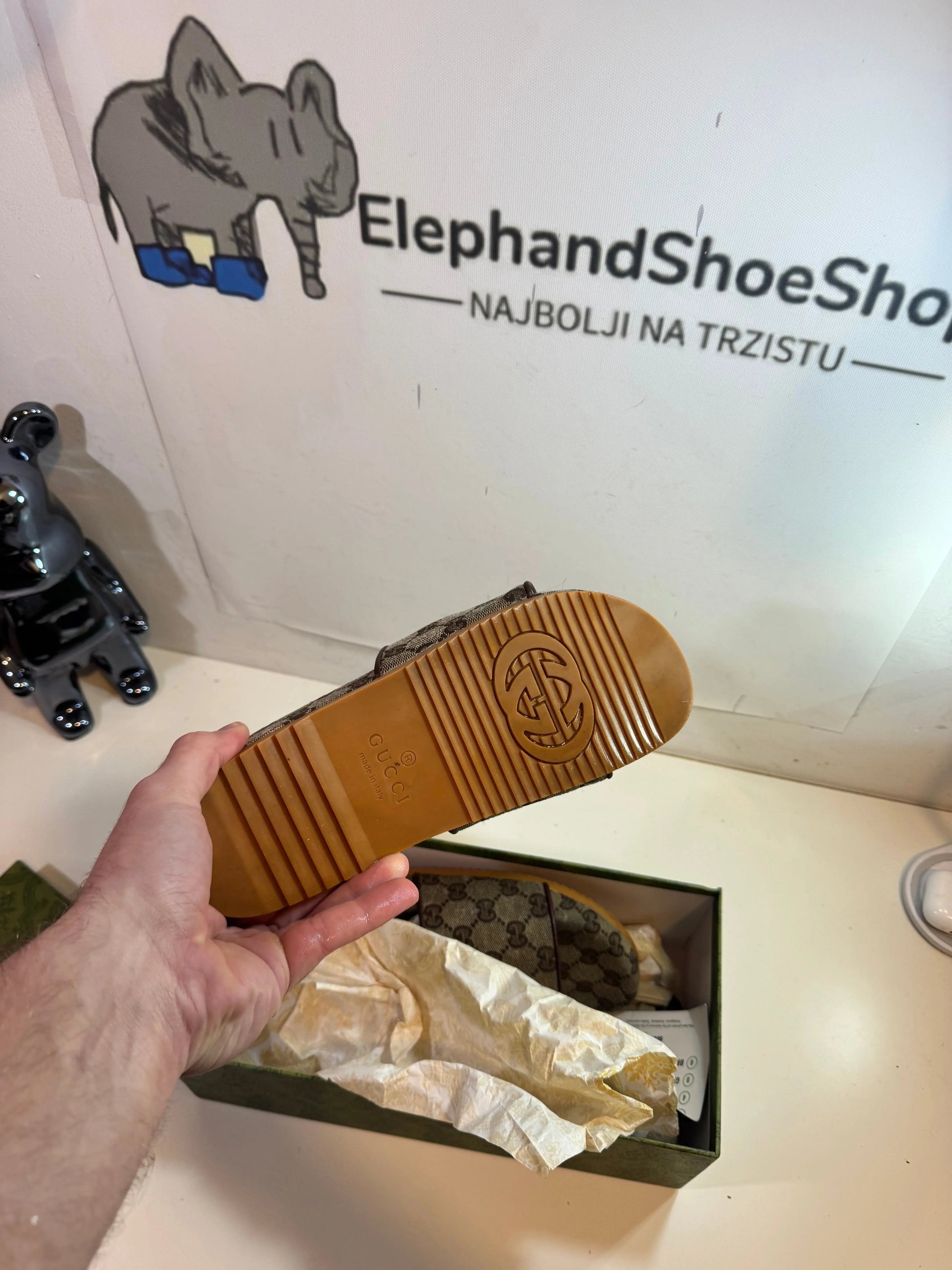 Gucci Slides tenisice — prednji prikaz