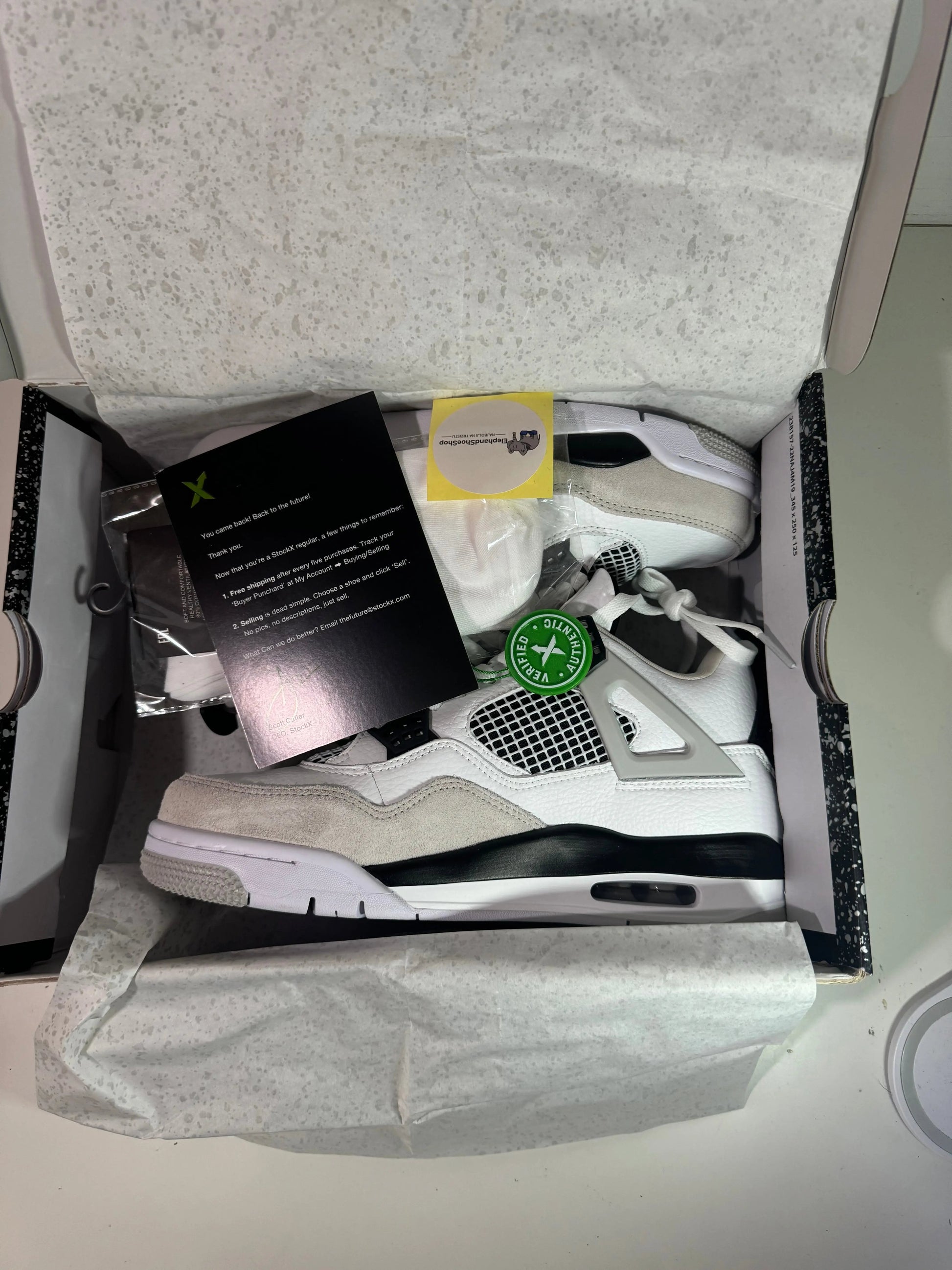 Jordan 4 Military Black tenisice — prednji prikaz