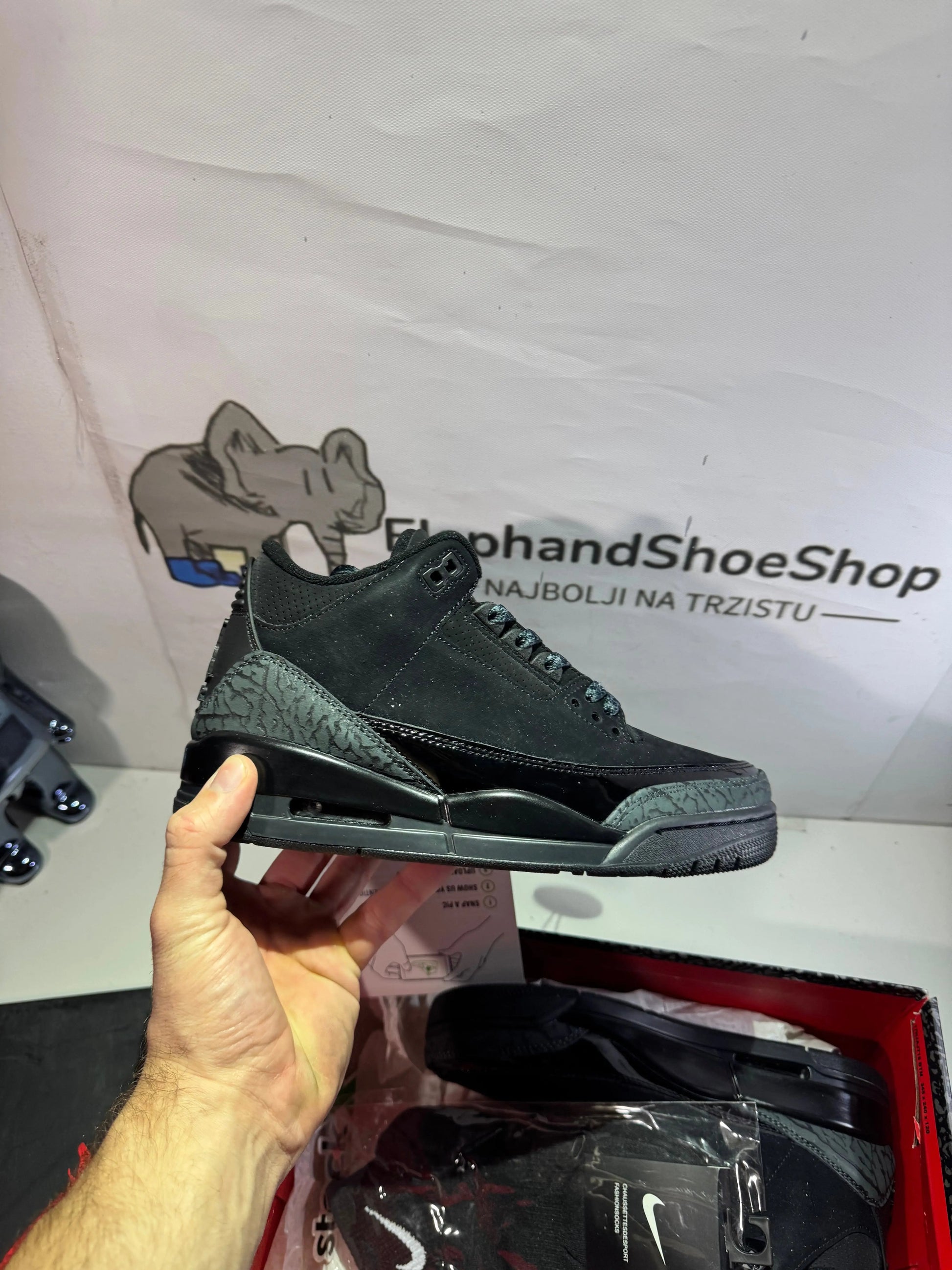 Jordan 3 Black Cat tenisice — prednji prikaz