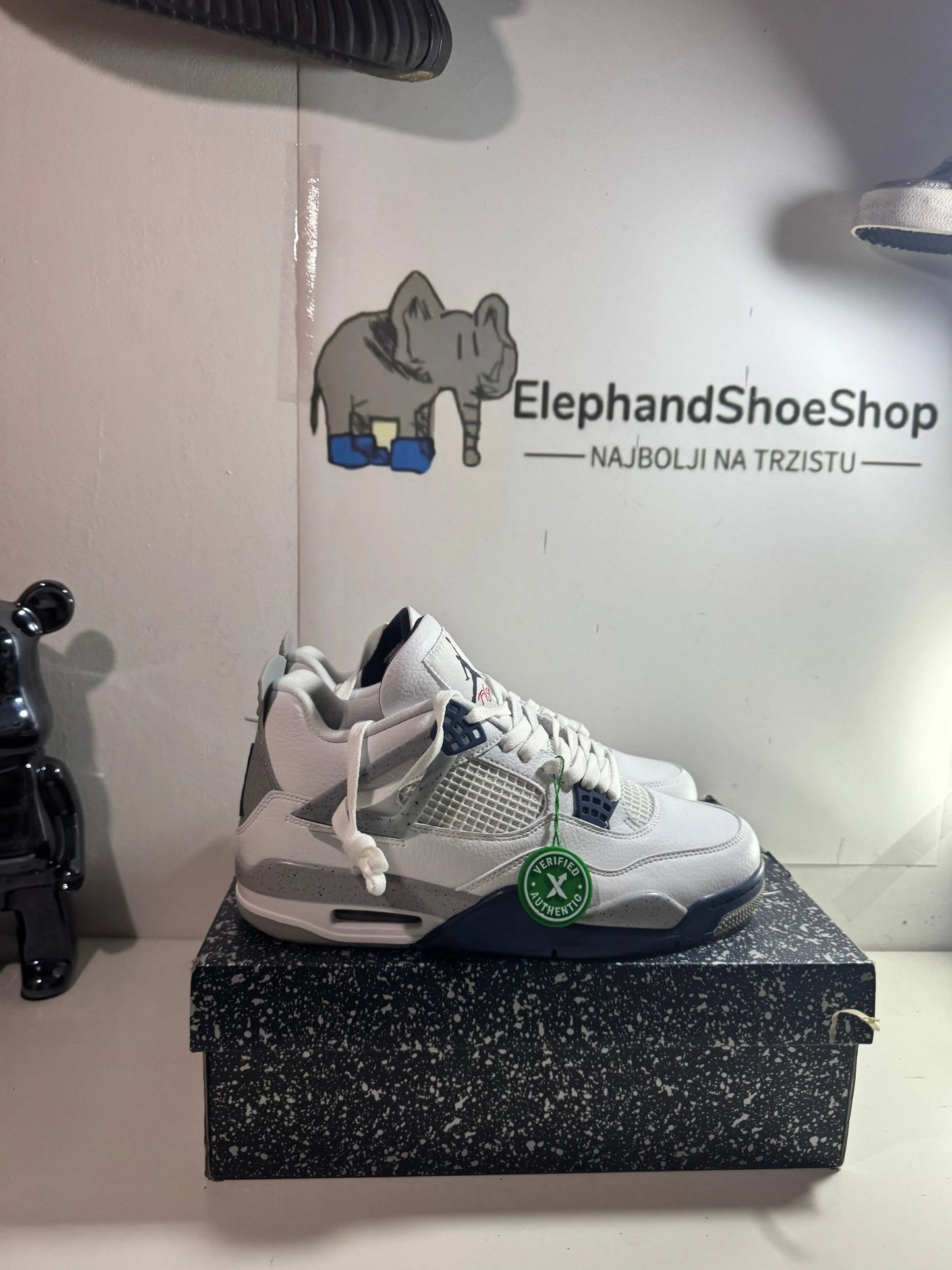 Jordan 4 Navy tenisice — bočni prikaz