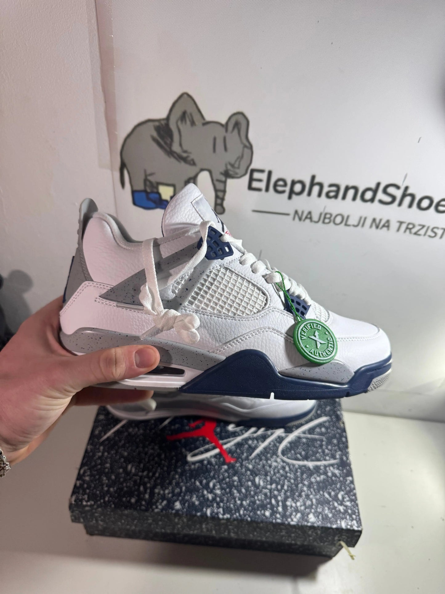 Jordan 4 Navy tenisice — prednji prikaz