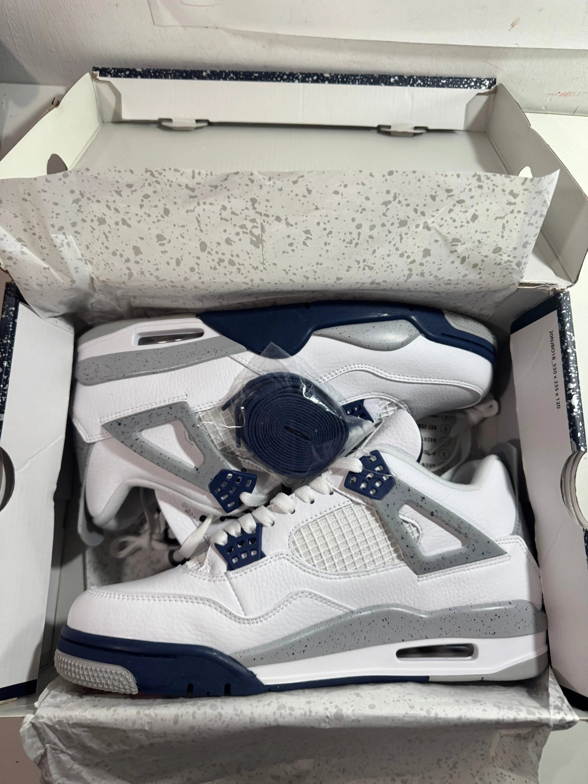 Jordan 4 Navy tenisice — detalj