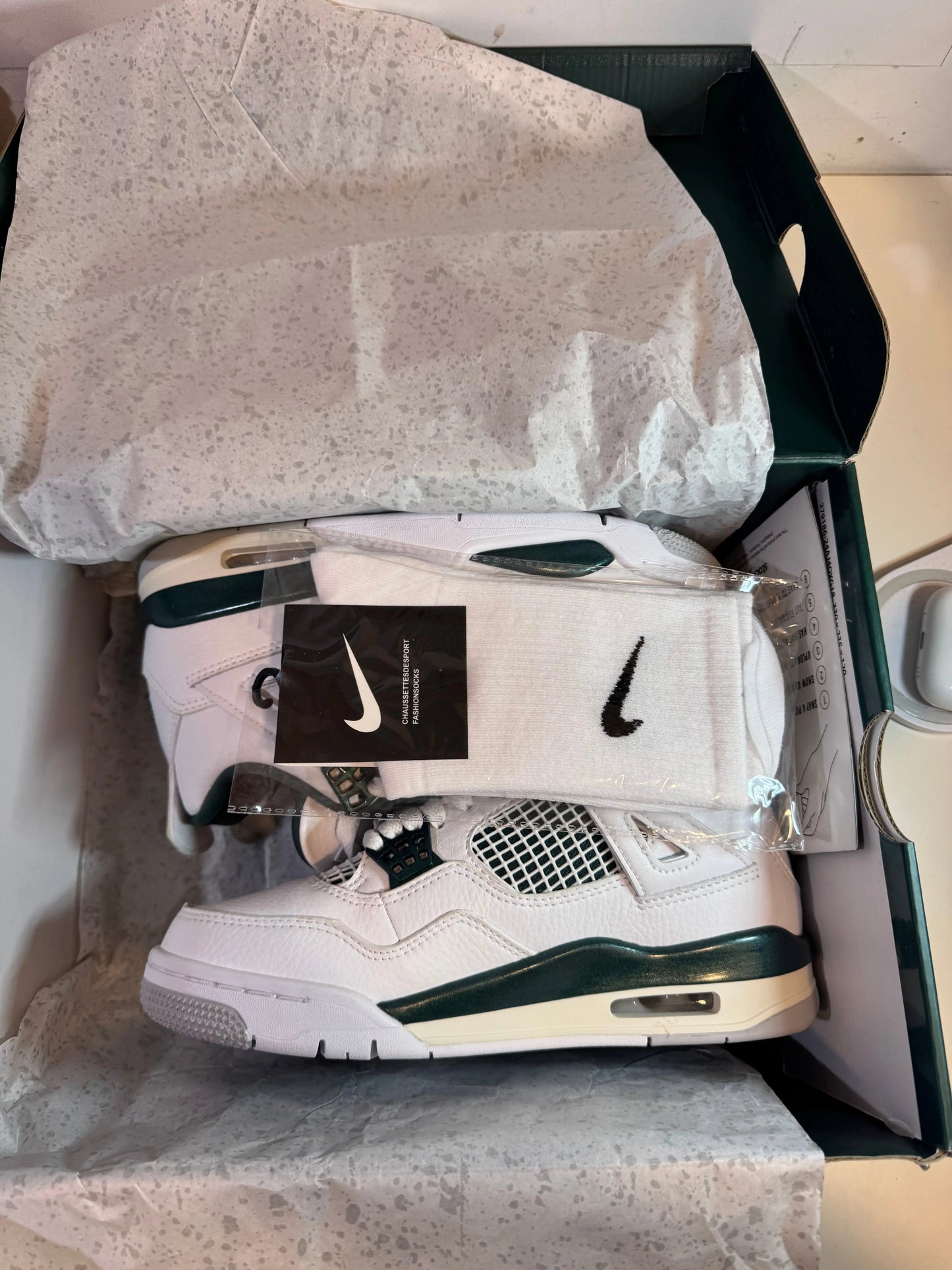 Jordan 4 Pine Green tenisice — prednji prikaz