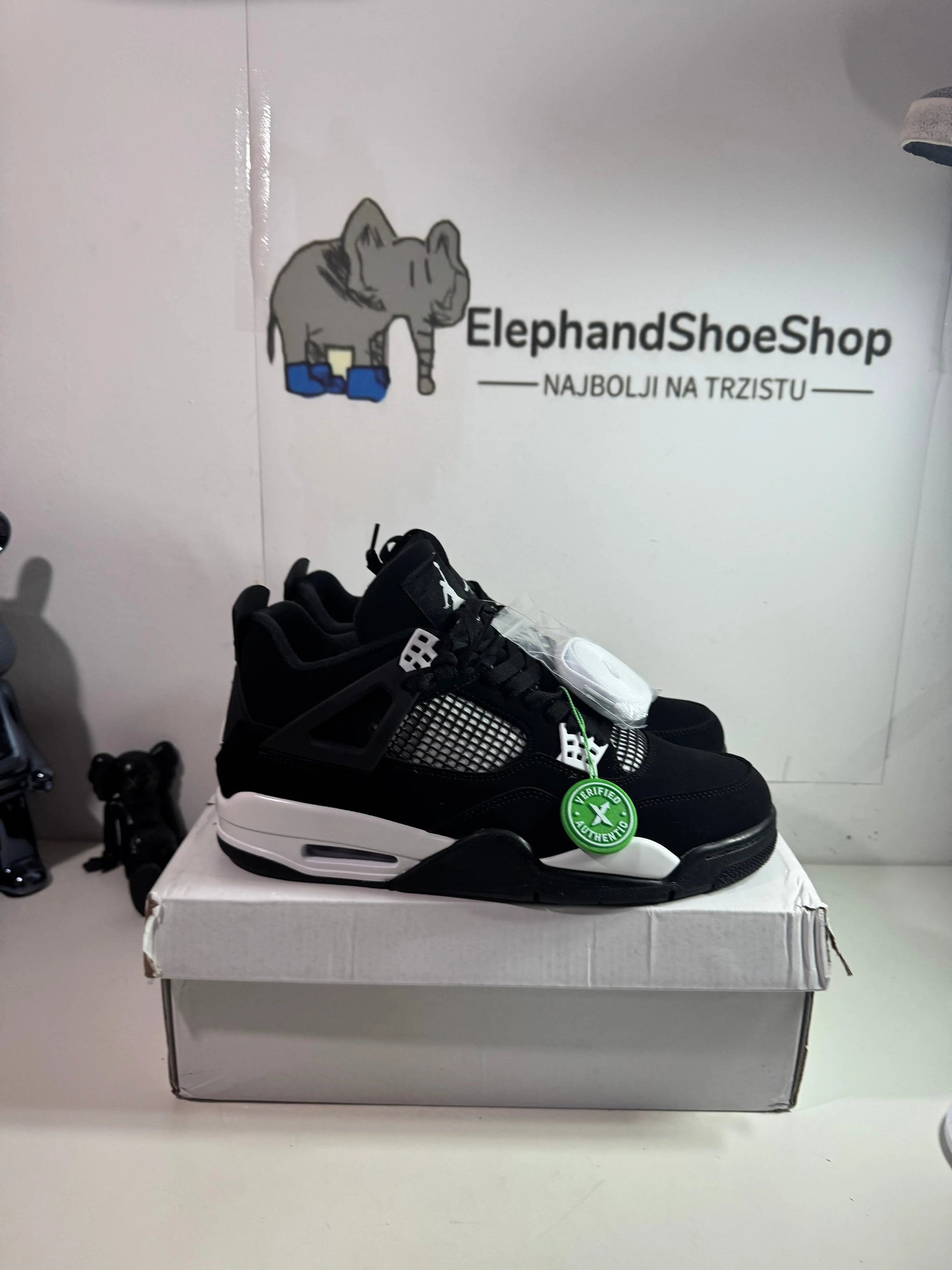 Jordan 4 Thunder White tenisice — bočni prikaz
