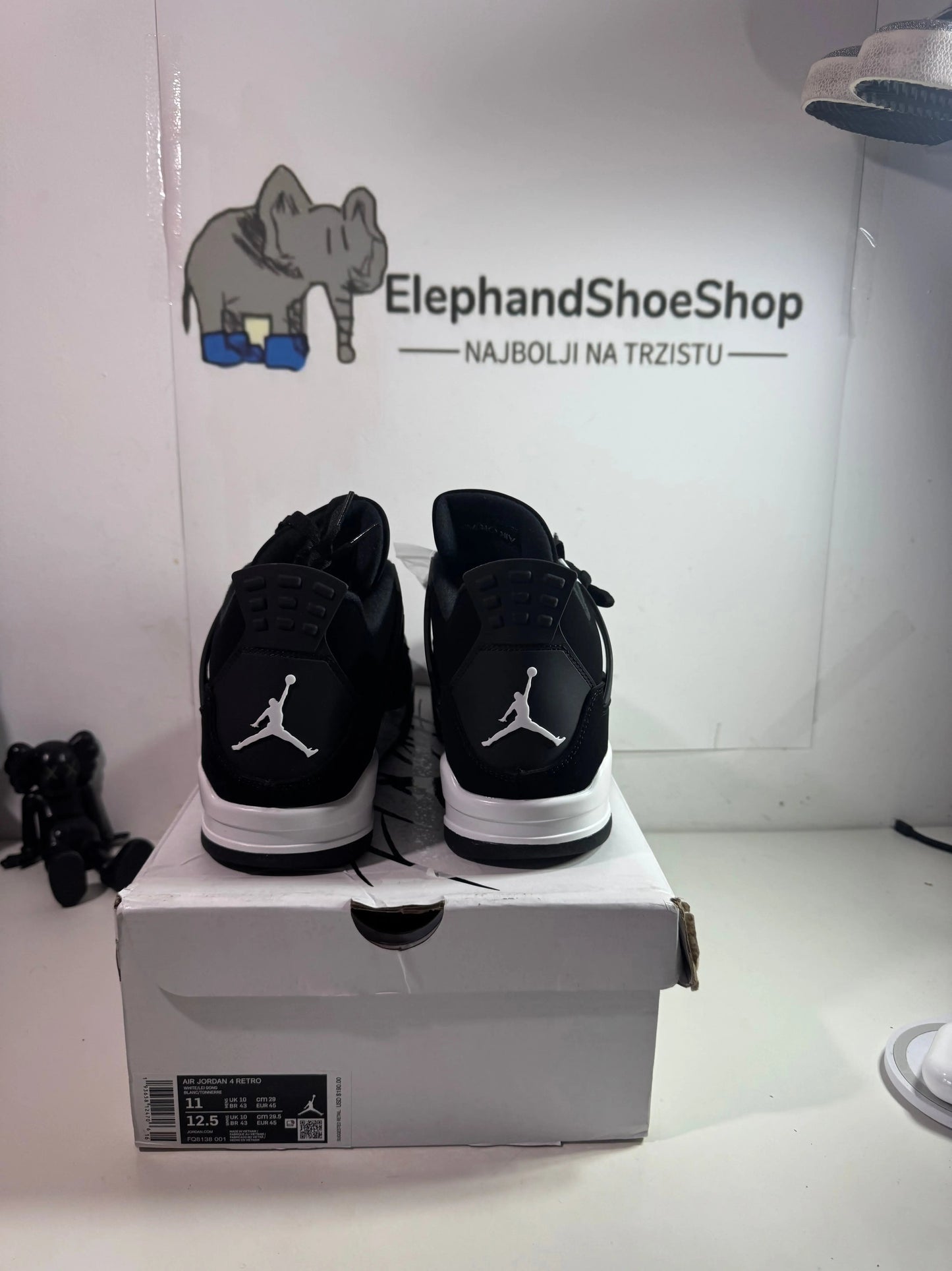 Jordan 4 Thunder White tenisice — prednji prikaz