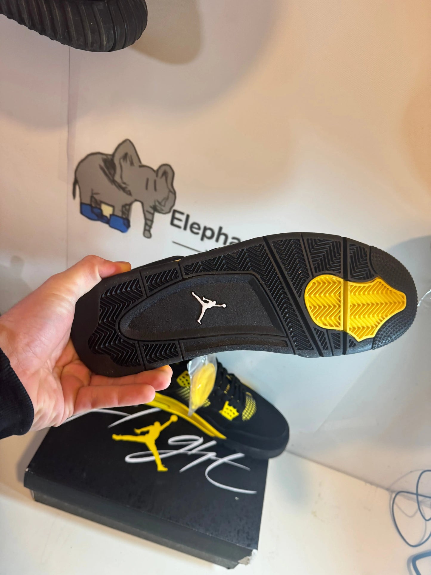 Jordan 4 Thunder tenisice — gornji prikaz