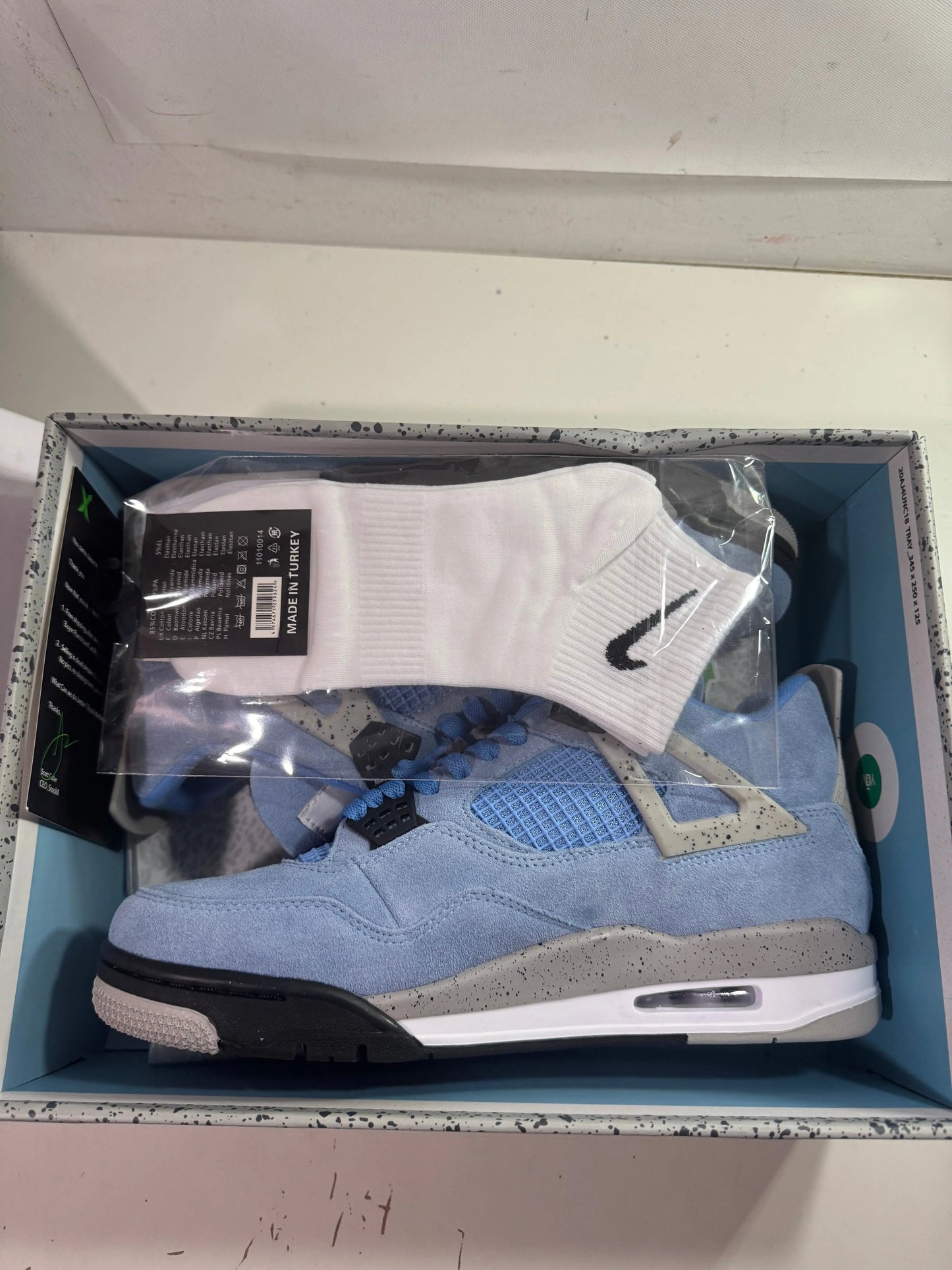 Jordan 4 University Blue tenisice — detalj