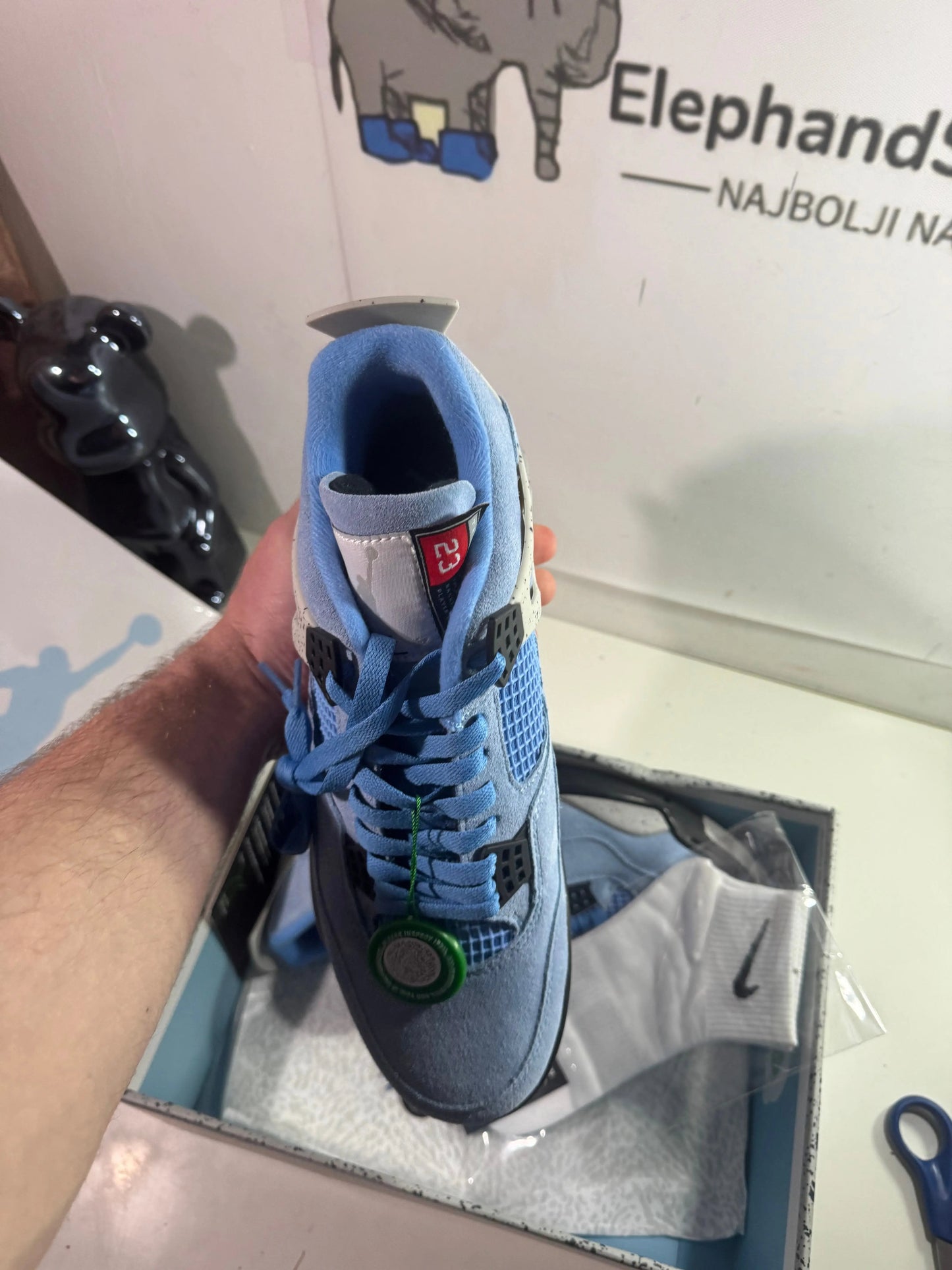 Jordan 4 University Blue tenisice — gornji prikaz