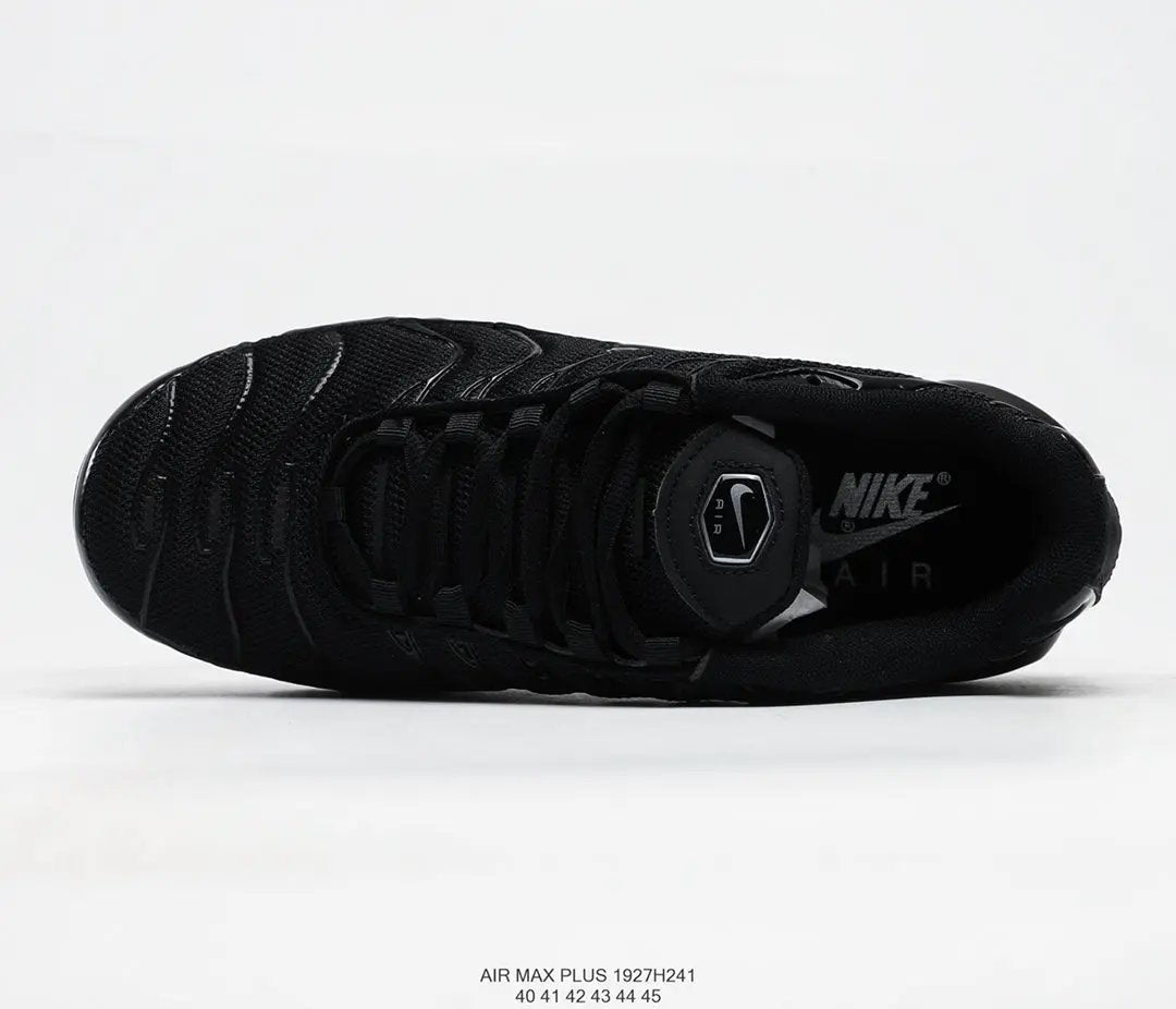 TN Triple Black tenisice — detalj