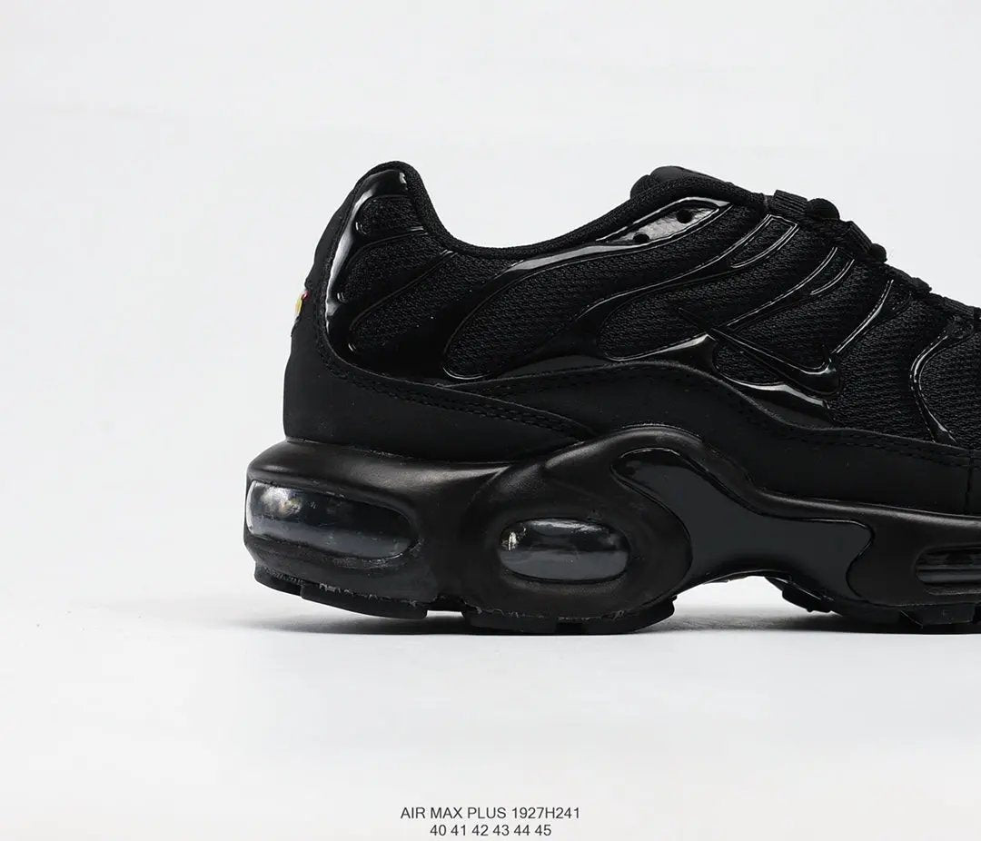 TN Triple Black tenisice — gornji prikaz