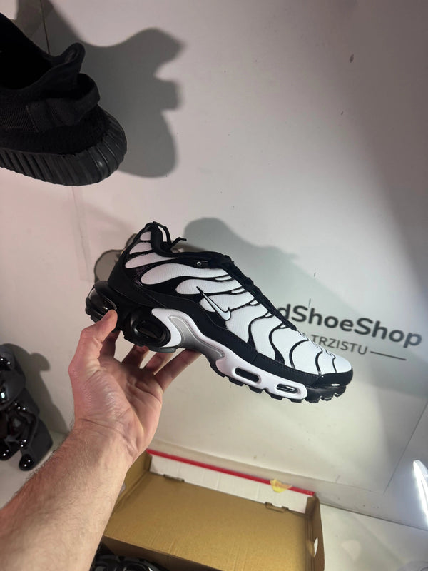 TN White/Black tenisice — bočni prikaz