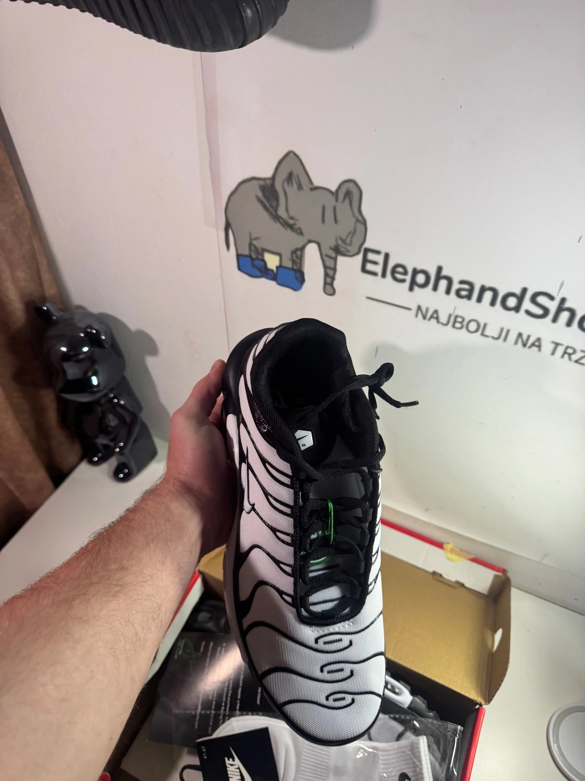 TN White/Black tenisice — detalj