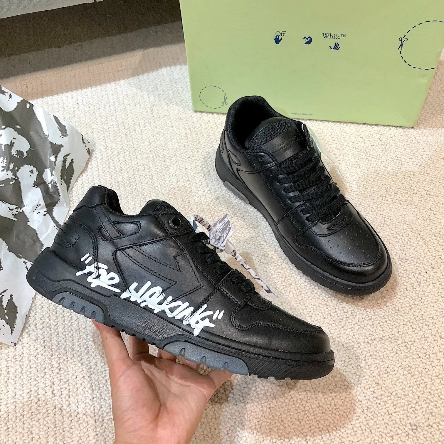 OFF-WHITE out the office Graffiti Balck tenisice — prednji prikaz