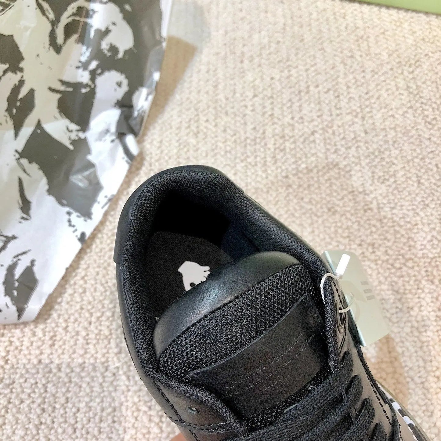 OFF-WHITE out the office Graffiti Balck tenisice — straga