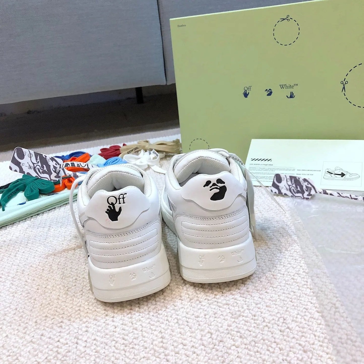 OFF-WHITE out the office Graffiti White tenisice — straga