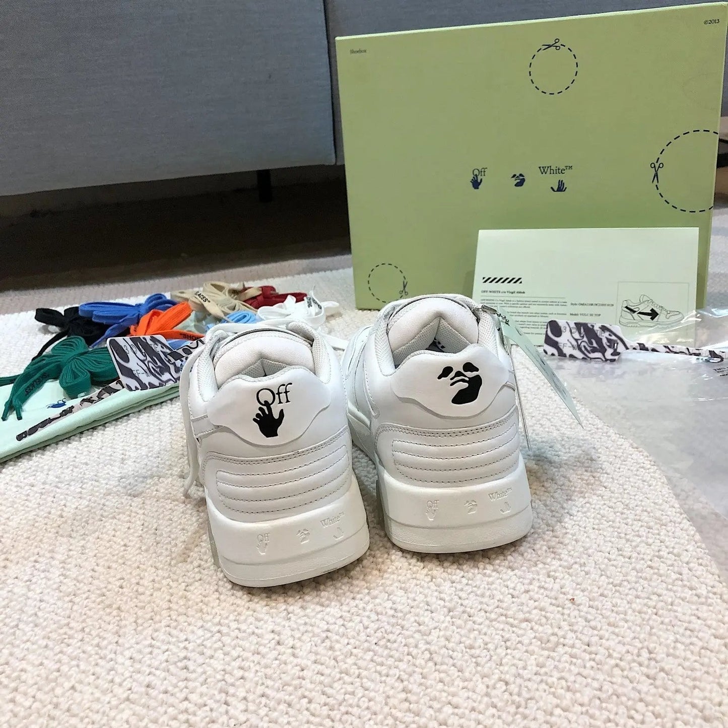 OFF-WHITE out the office Whole White tenisice — prednji prikaz
