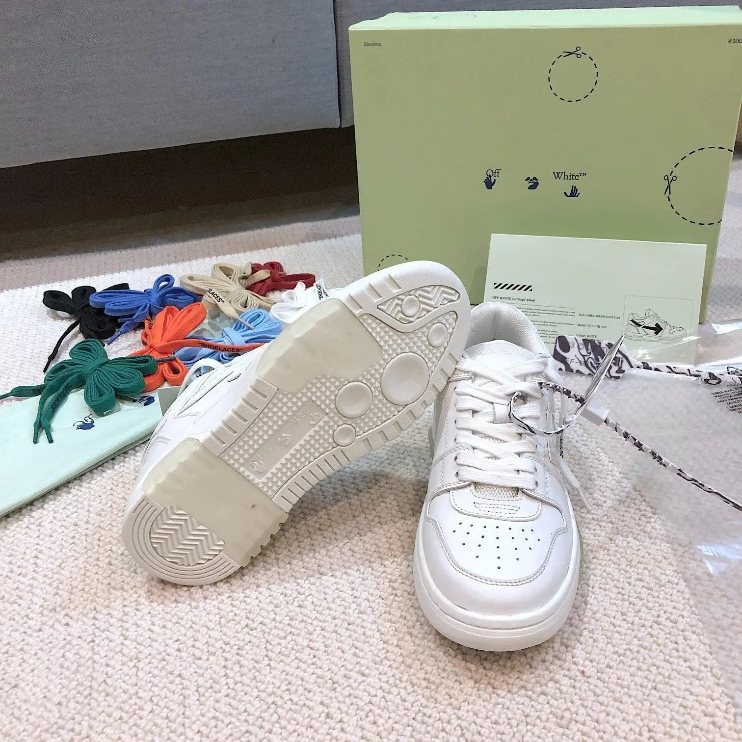 OFF-WHITE out the office Whole White tenisice — straga