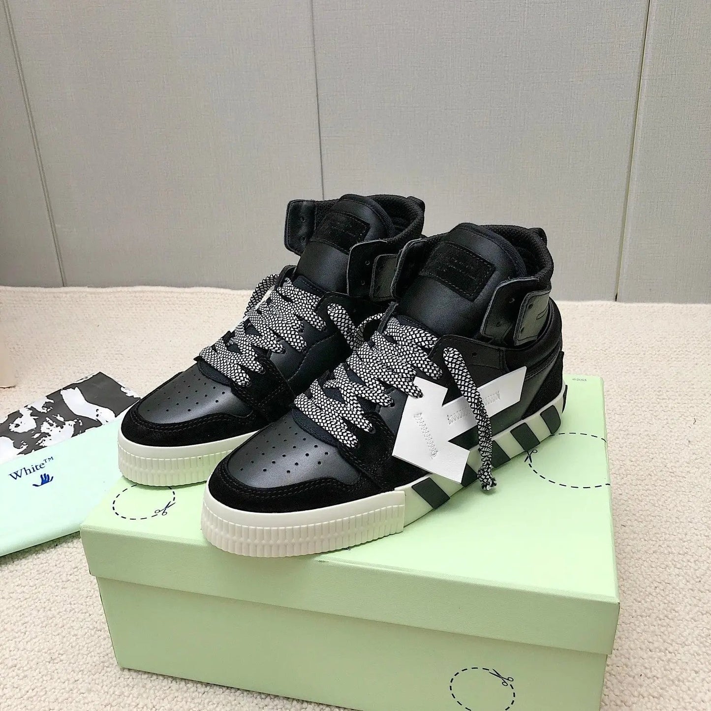 Off-White Mid-Top Black tenisice — gornji prikaz