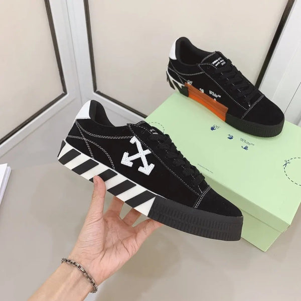 Off white Low Black tenisice — bočni prikaz