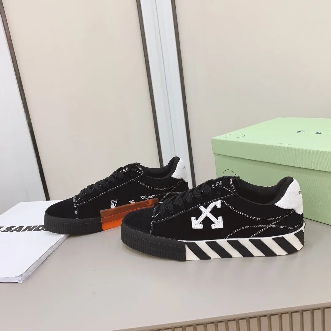 Off white Low Black tenisice — prednji prikaz