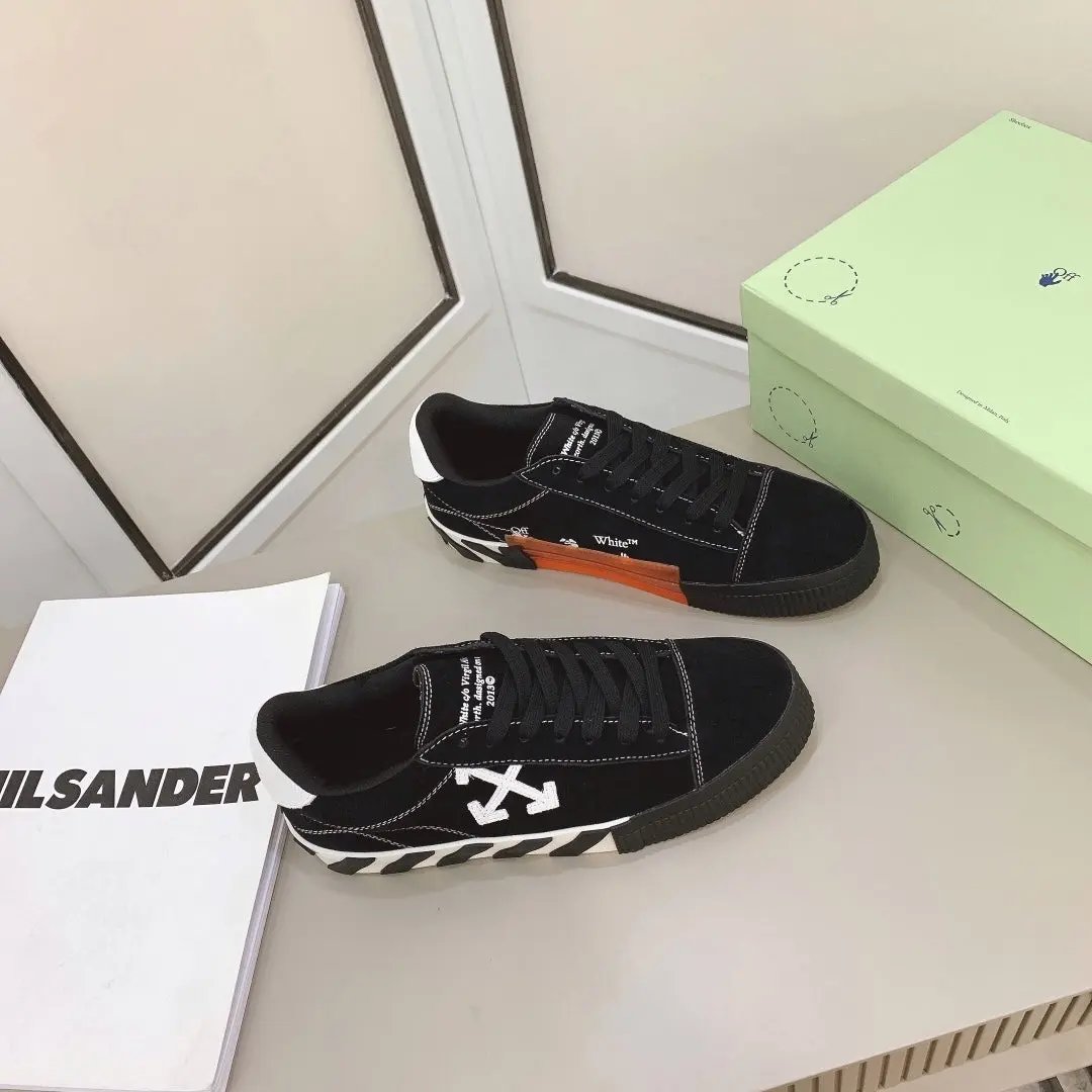 Off white Low Black tenisice — detalj