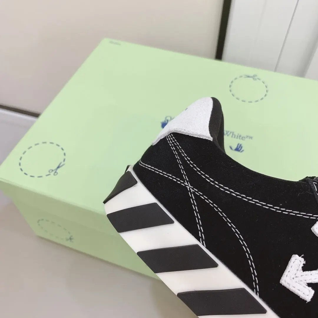 Off white Low Black tenisice — gornji prikaz