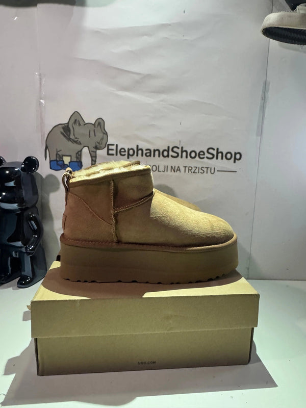 UGG Boots Brown čizme — bočni prikaz