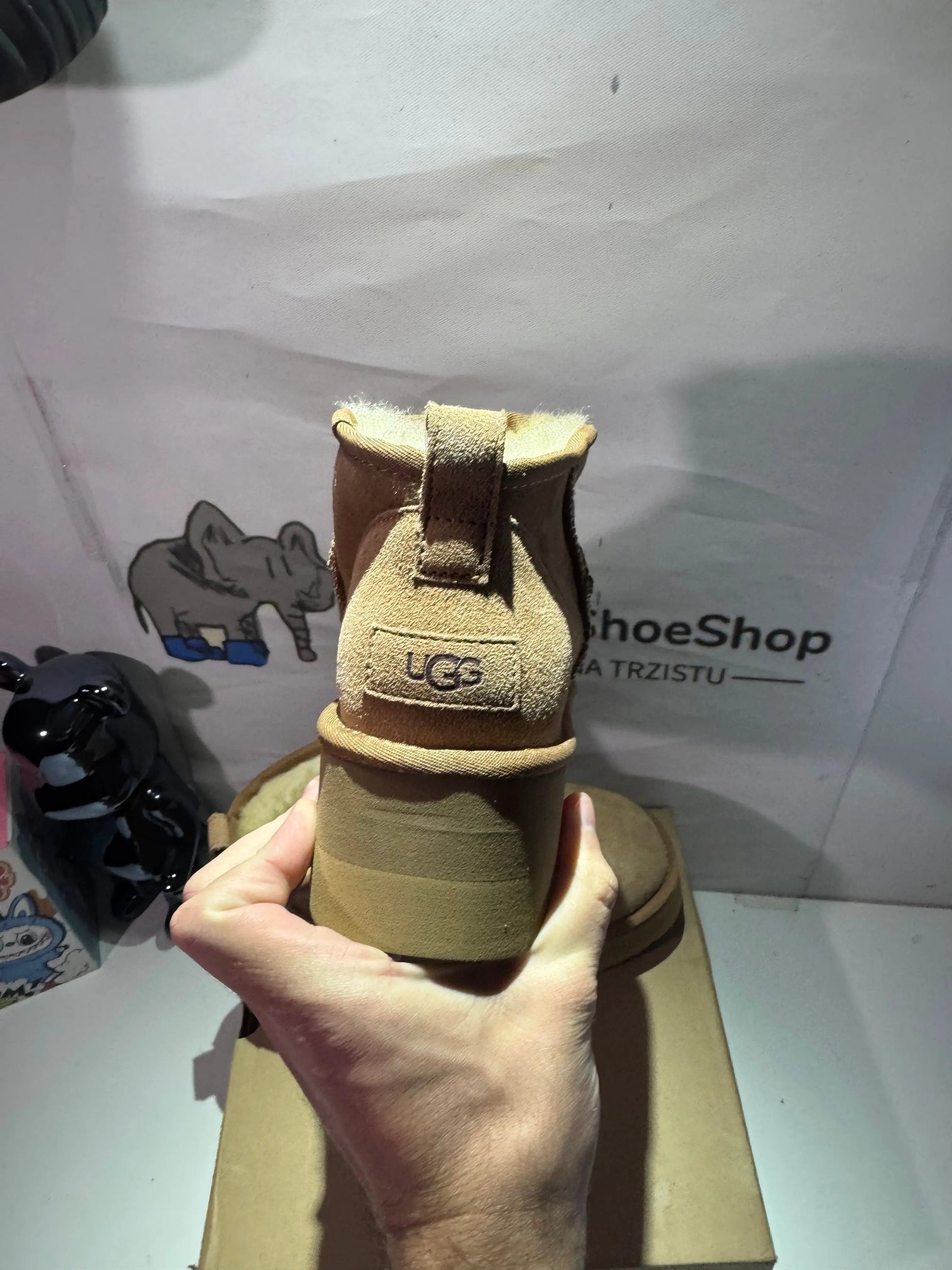 UGG Boots Brown čizme — prednji prikaz