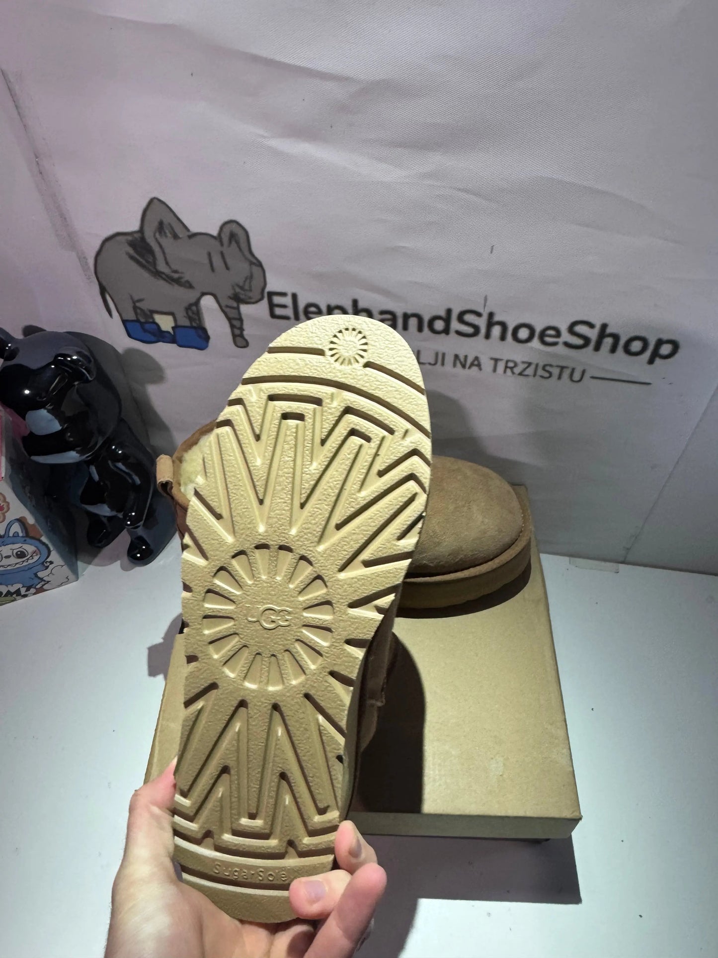 UGG Boots Brown čizme — detalj