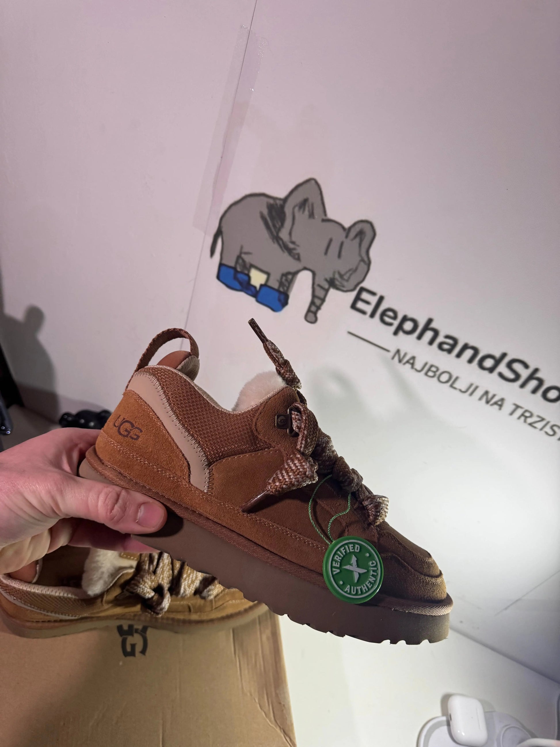 UGG Lowmel Brown čizme — detalj