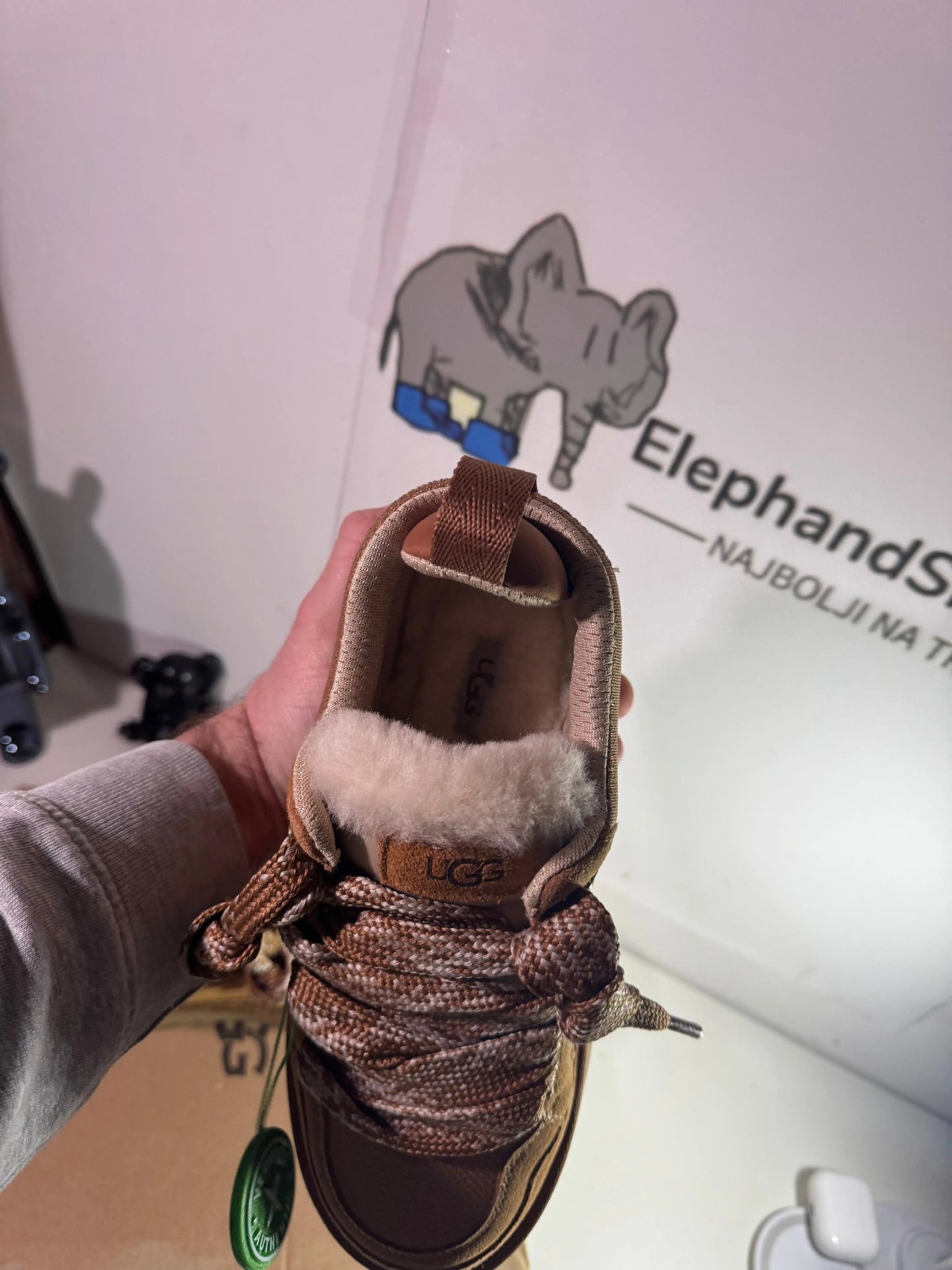 UGG Lowmel Brown čizme — straga