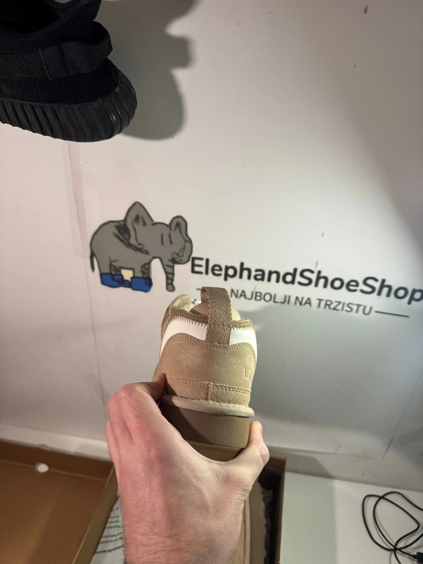 UGG Lowmel Sand čizme — gornji prikaz