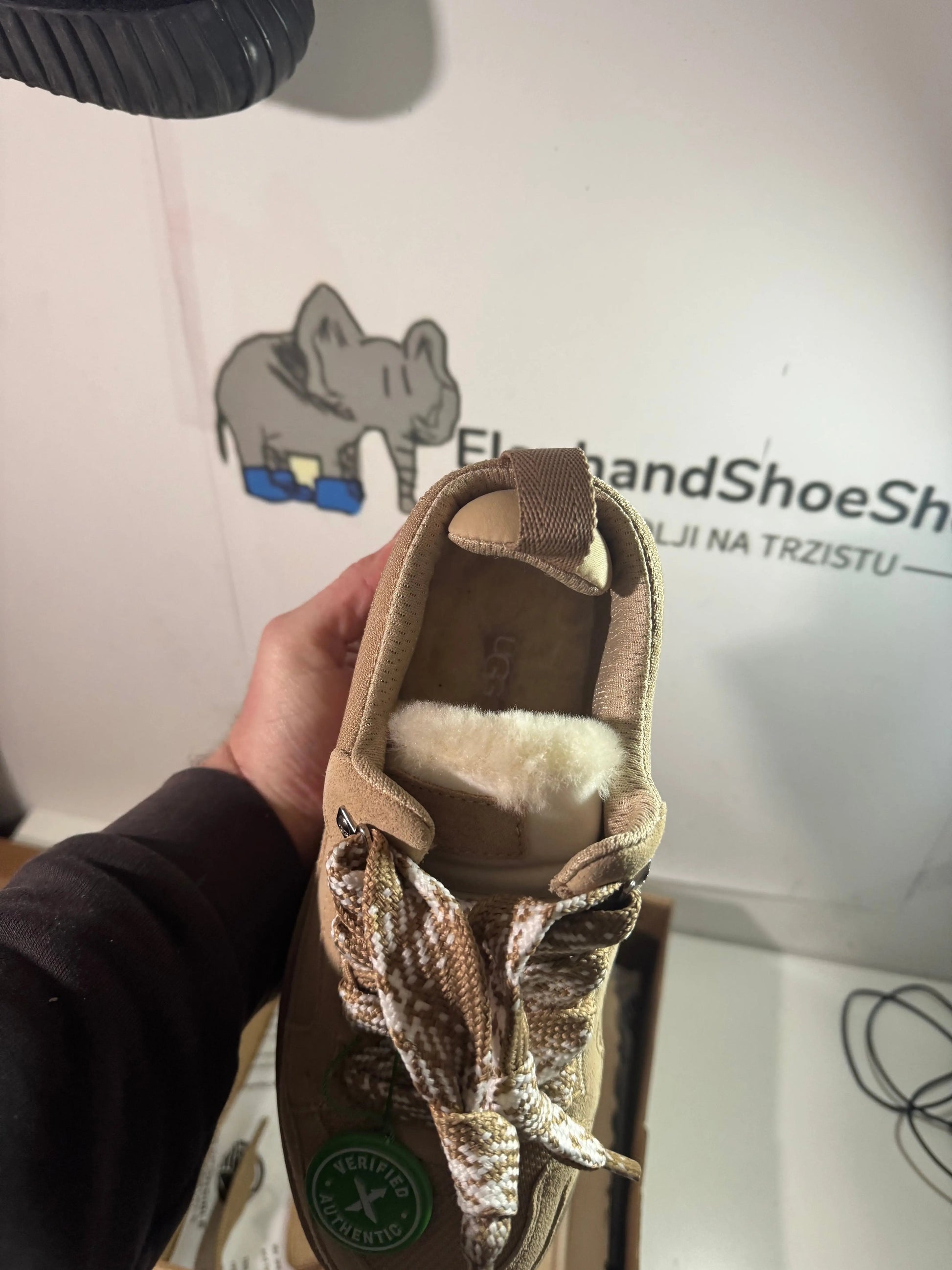 UGG Lowmel Sand čizme — straga