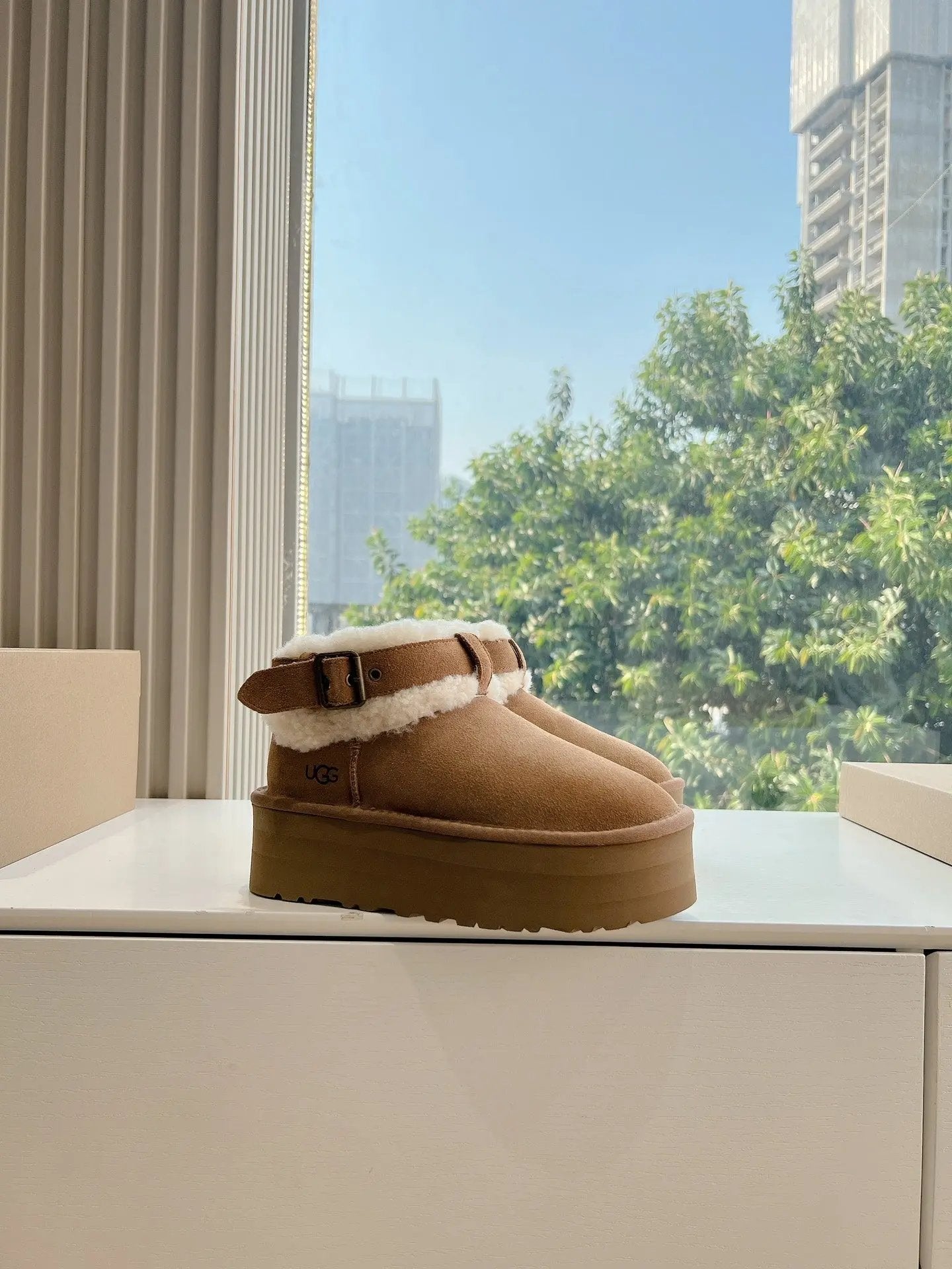 Ugg boots mini platform čizme — prednji prikaz