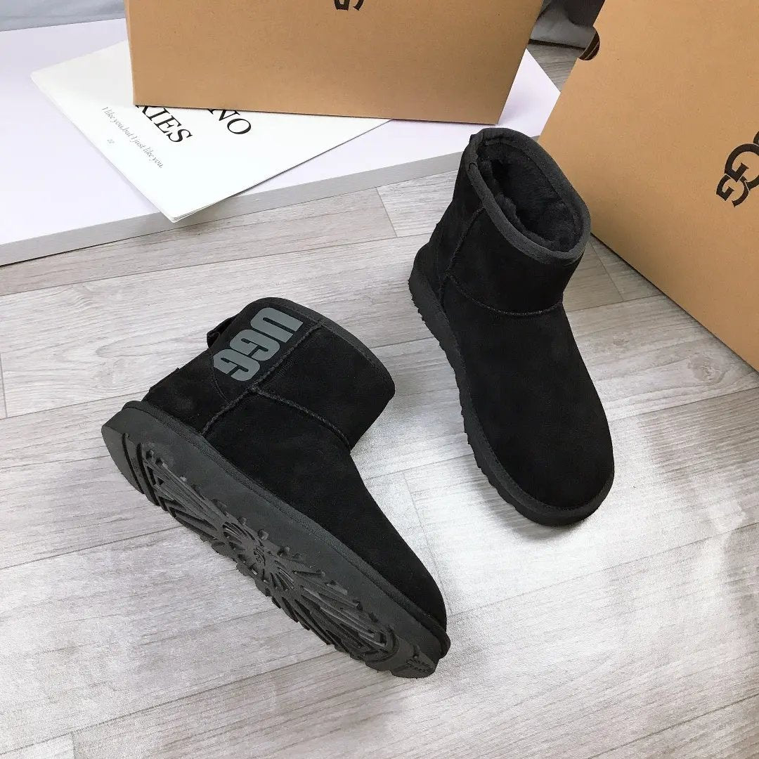 Ugg boots ultra mini black čizme — detalj
