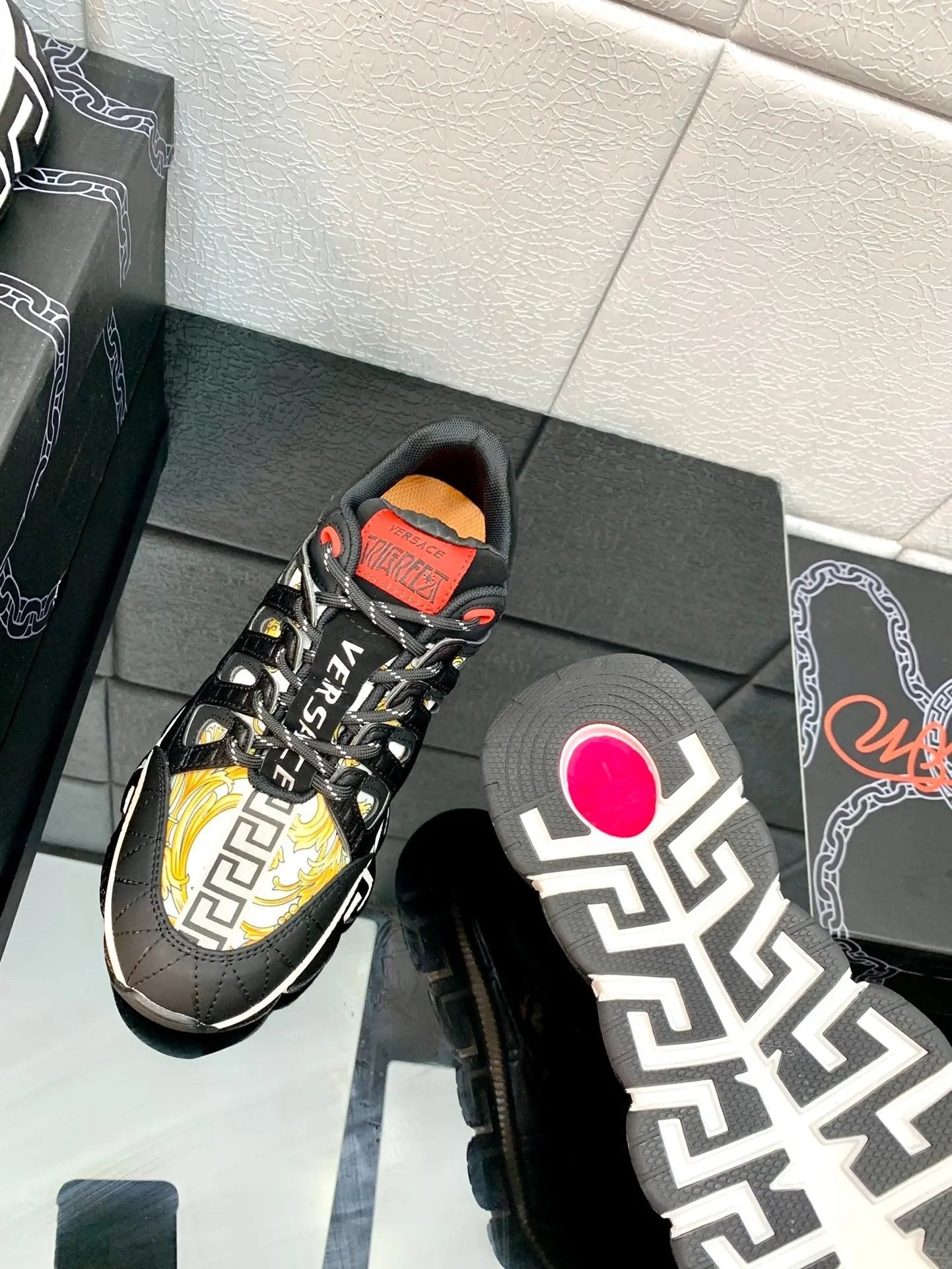 Versace Balck Gold tenisice — prednji prikaz