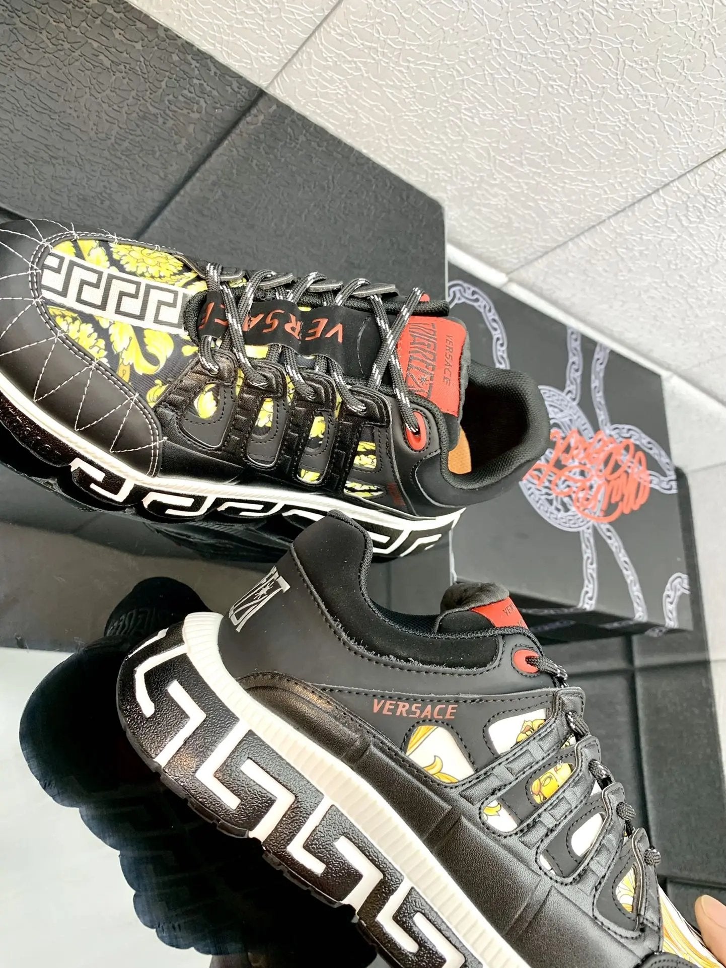 Versace Balck Gold tenisice — gornji prikaz
