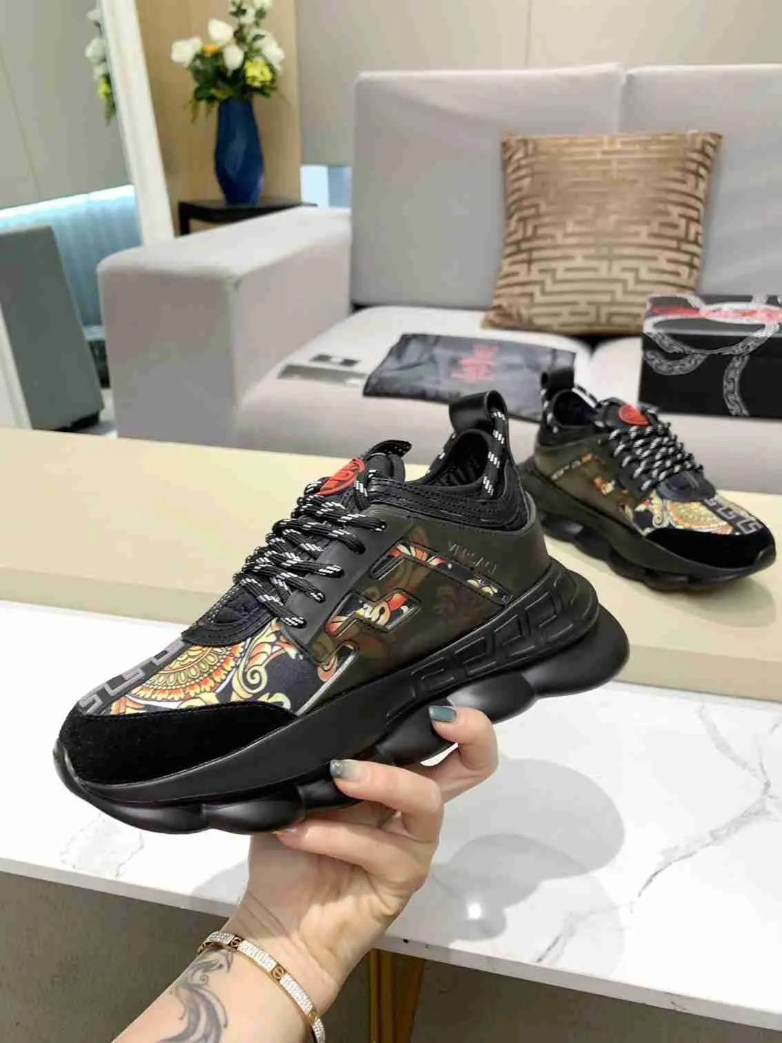 Versace Chain Reaction Balck Gold tenisice — prednji prikaz