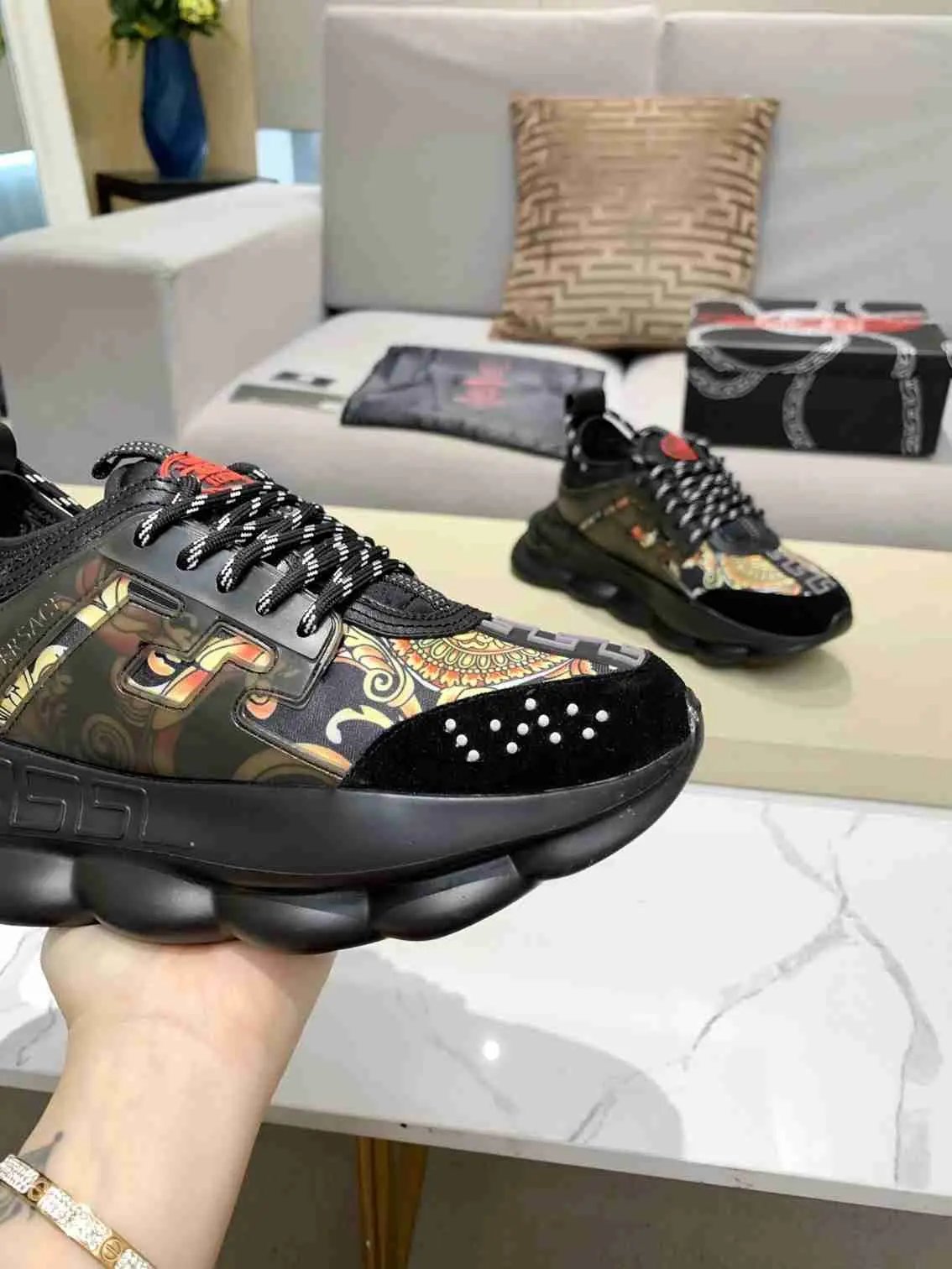 Versace Chain Reaction Balck Gold tenisice — fotografija 6