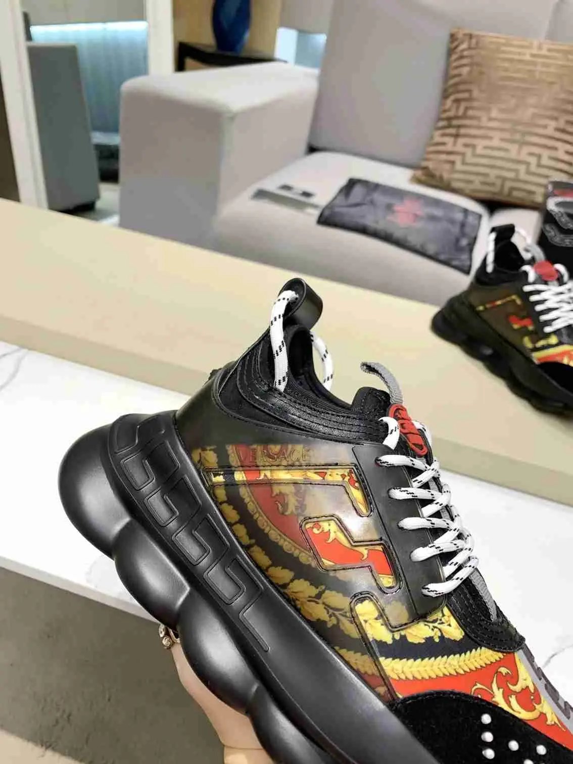 Versace Chain Reaction Balck Gold Red tenisice — straga