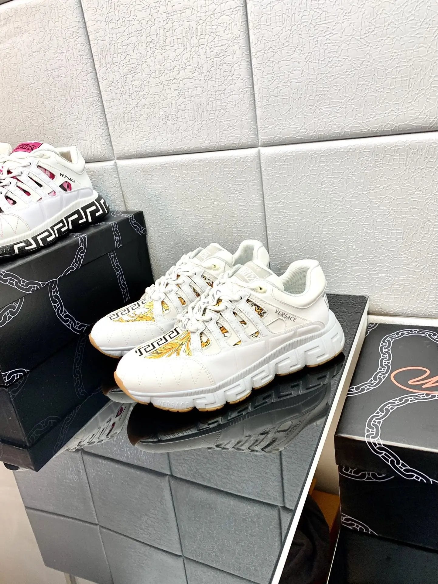 Versace White tenisice — prednji prikaz