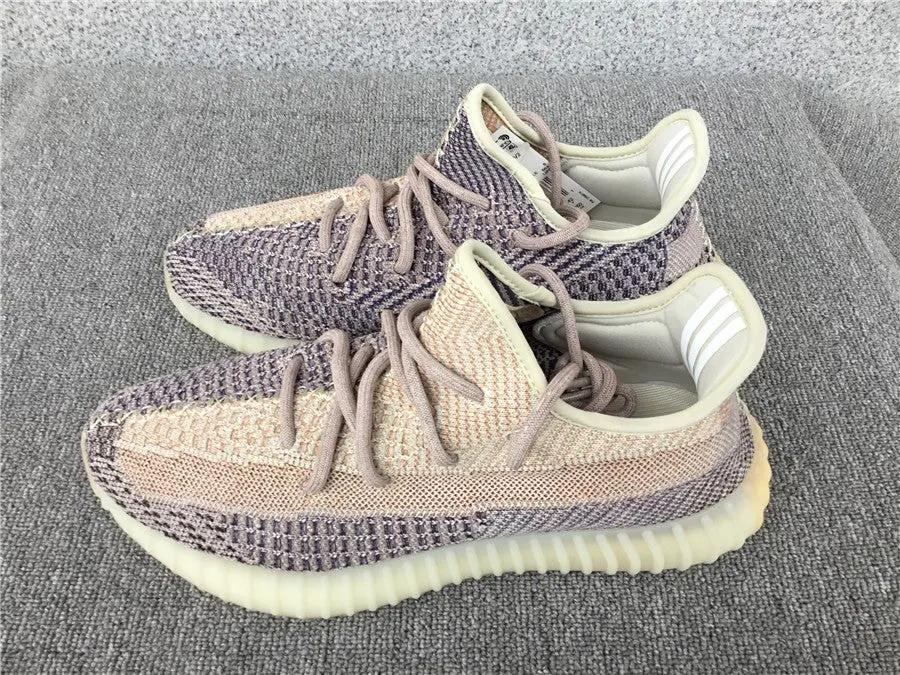 Yeezy 350 V2 Ash Perl tenisice — detalj