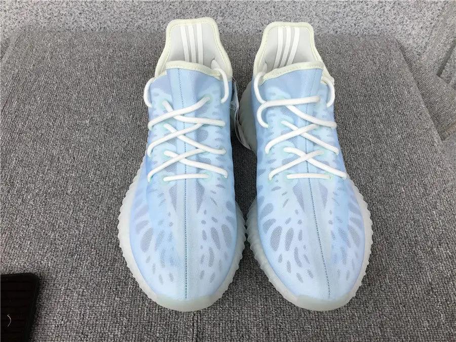 Yeezy 350 V2 Mono Ice tenisice — prednji prikaz