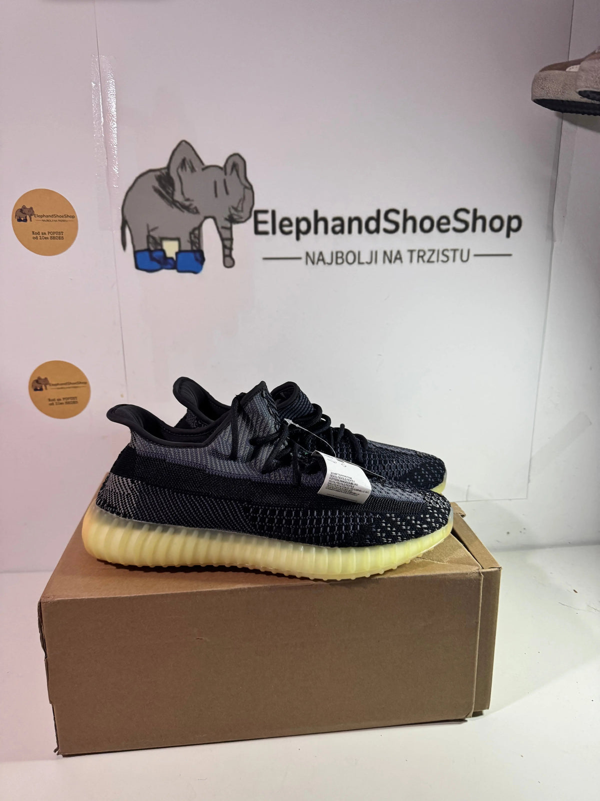 Yeezy Asriel tenisice — bočni prikaz