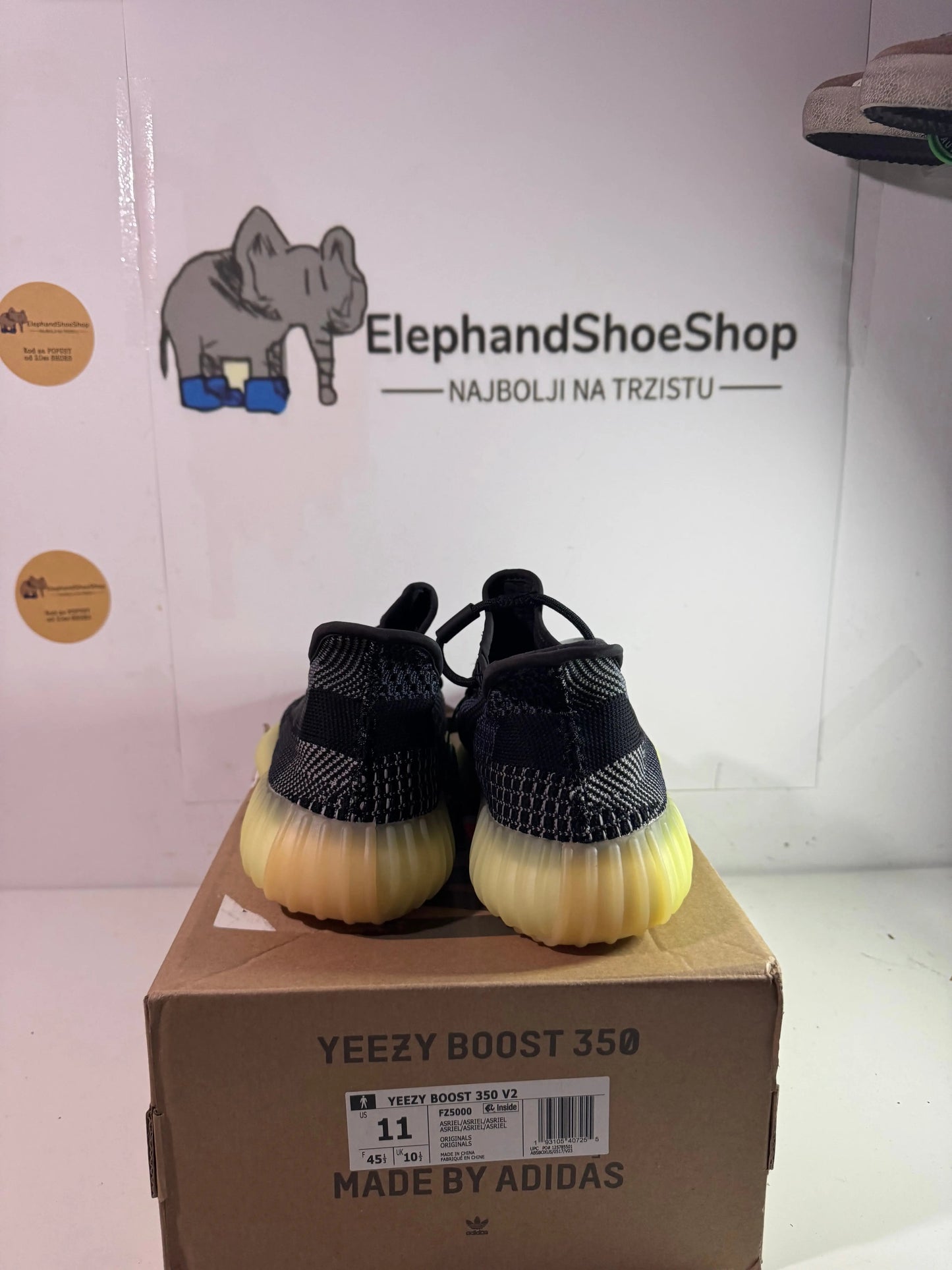 Yeezy Asriel tenisice — prednji prikaz